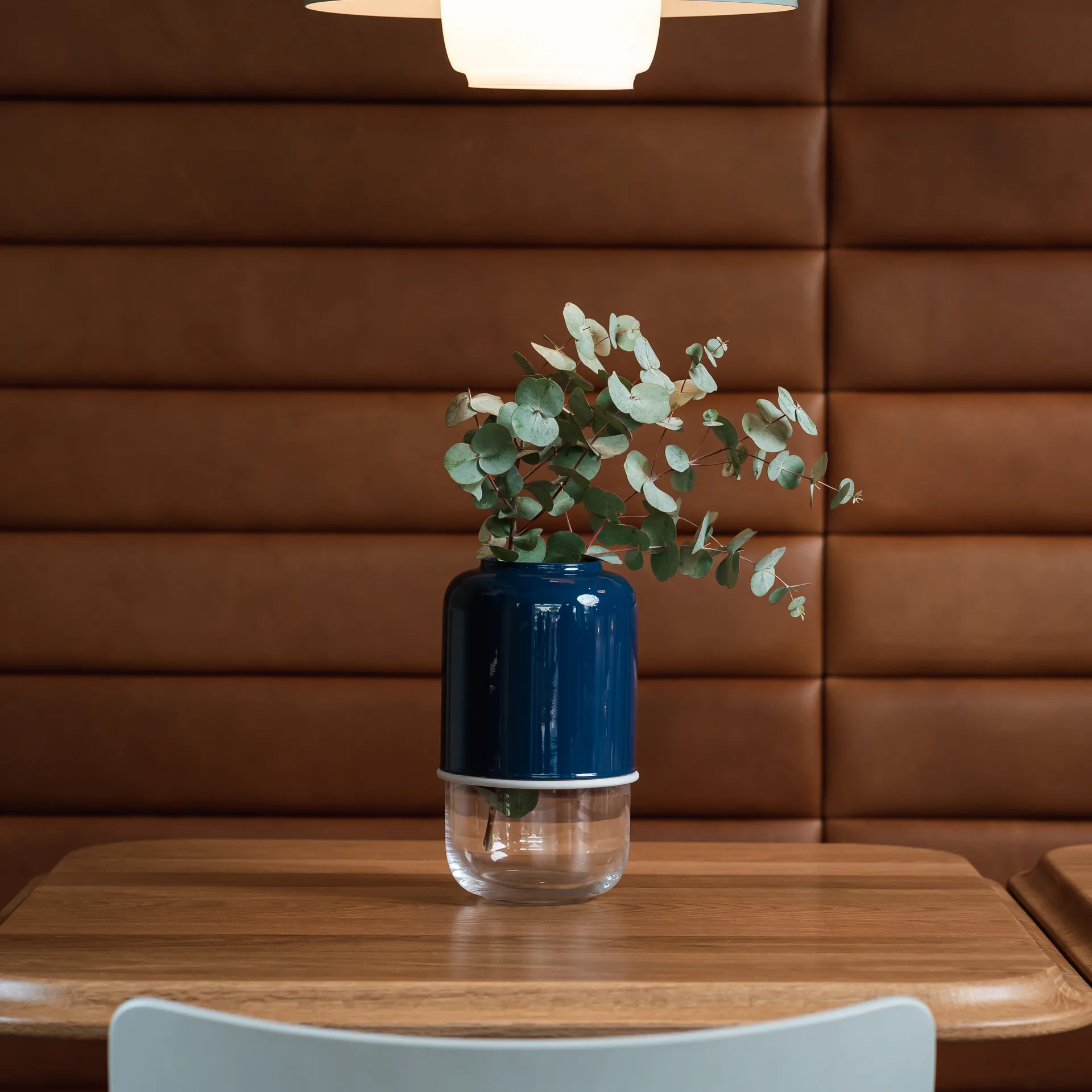 Vase ajustable Capsule 18-28cm, Bleu foncé-transparent Muurla