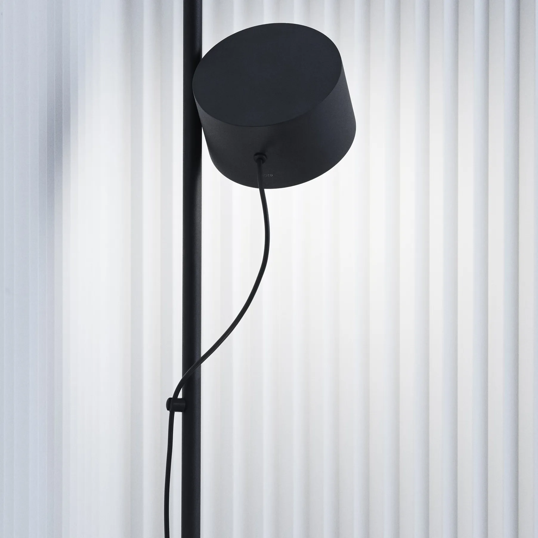 Attache magnétique pour câble pour lampe sur pied Post, Noir Muuto