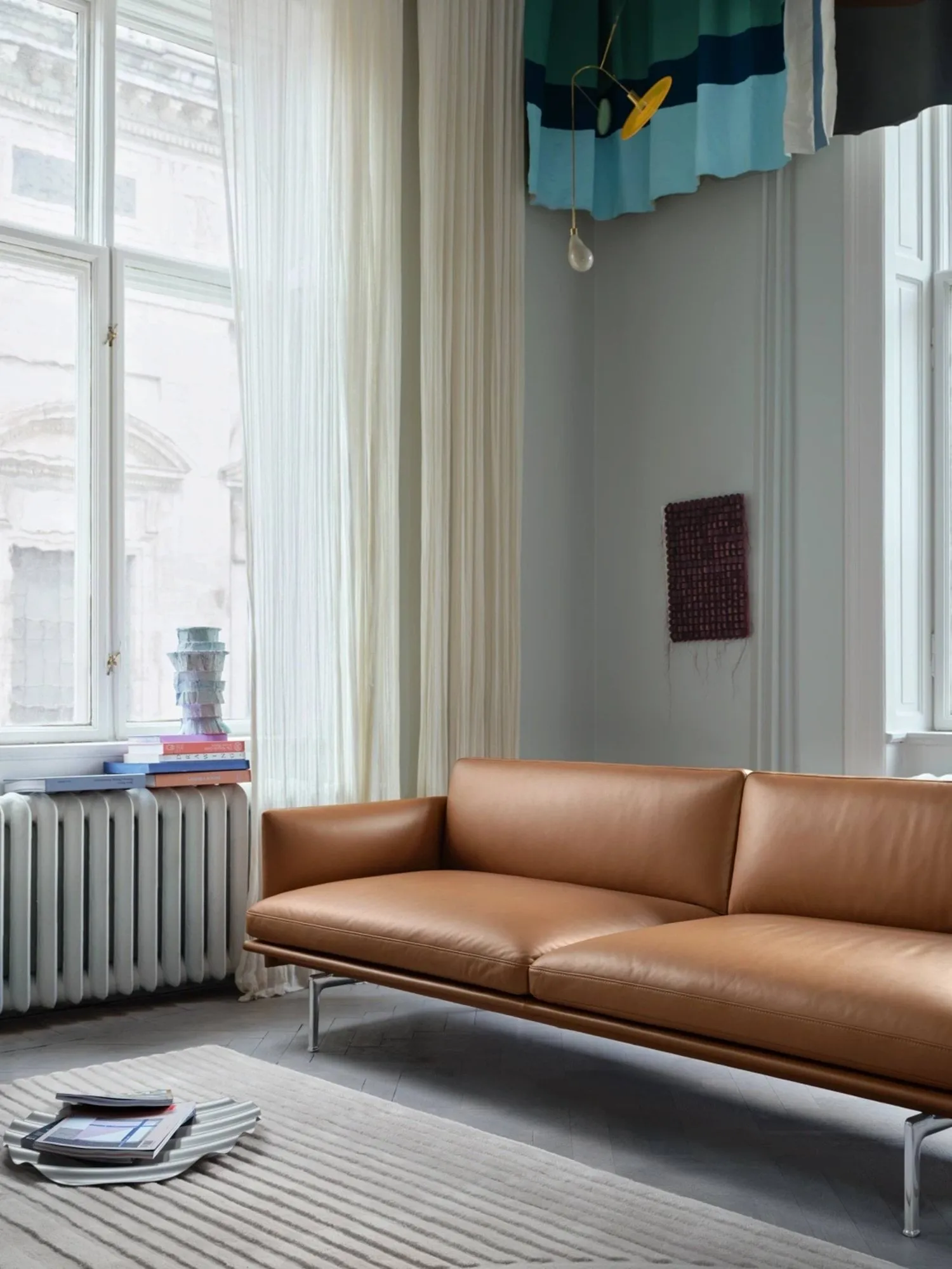 Canapé Outline 3 places cuir, Cognac-pieds noirs Muuto