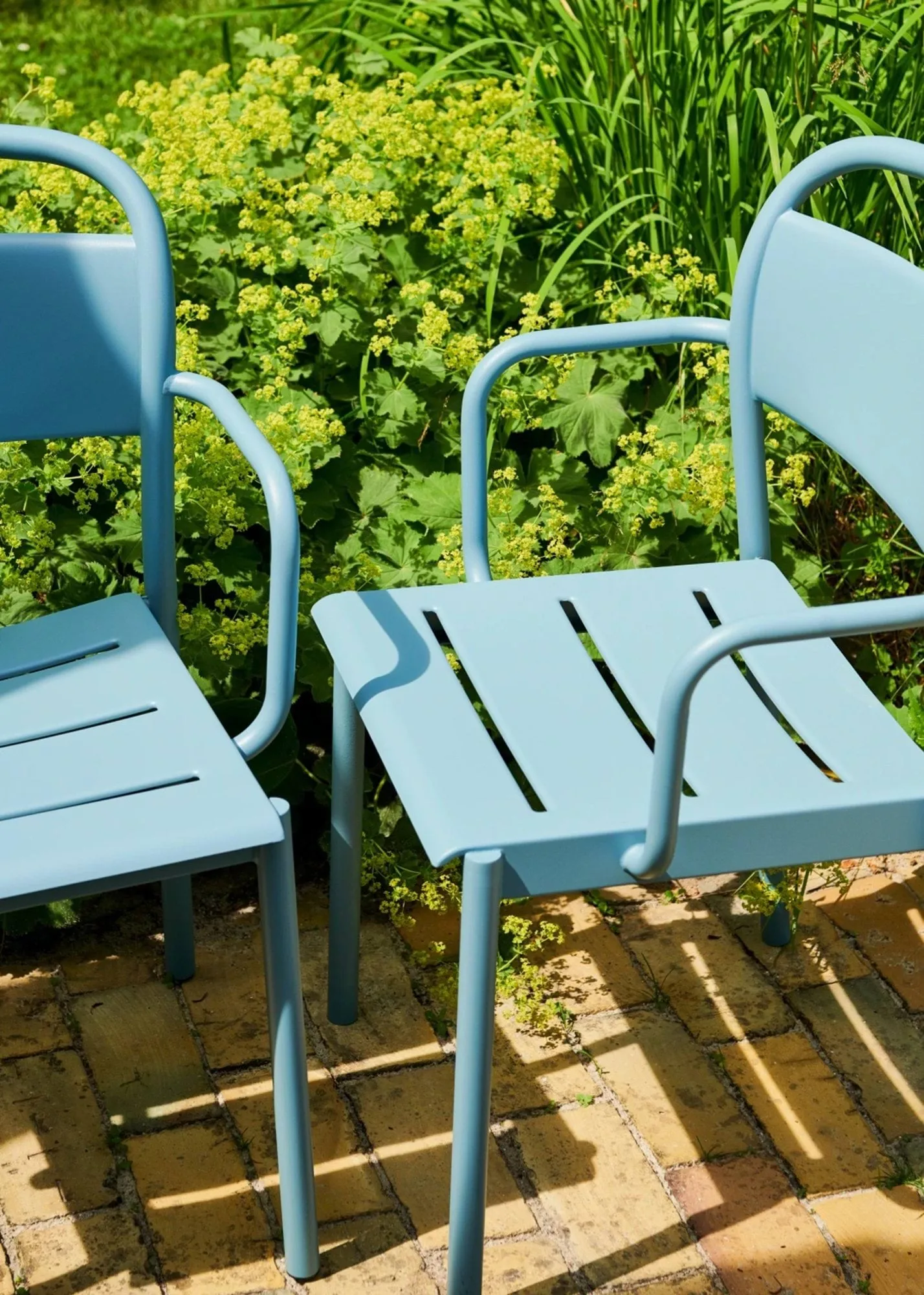 Chaise à accoudoirs Linear steel armchair, Pale blue Muuto