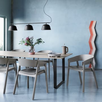 Chaise avec accoudoirs Cover assise revêtue de tissu - Refine leather black-Black - Muuto