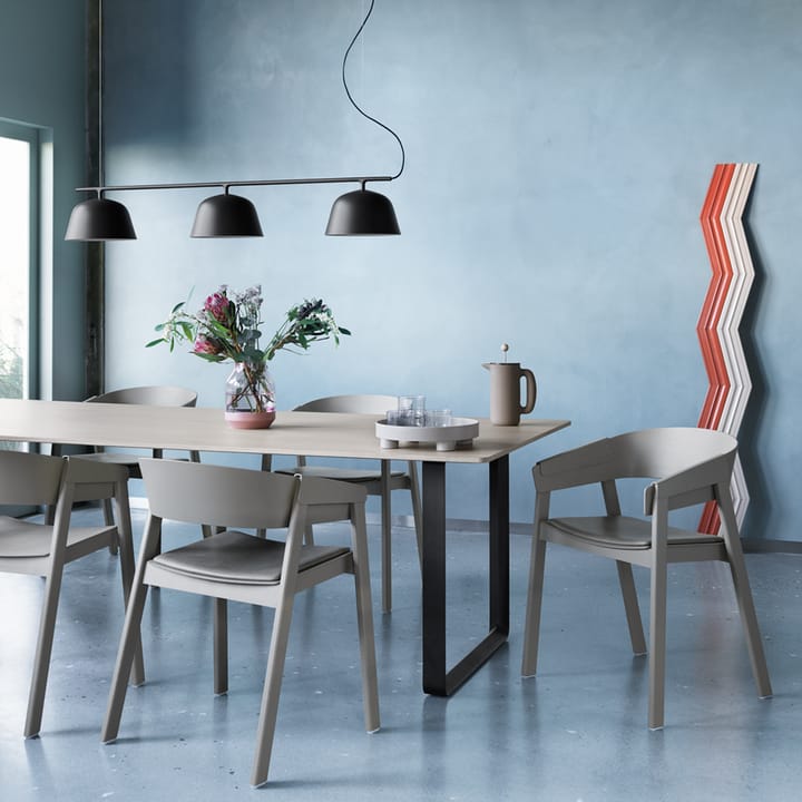 Chaise avec accoudoirs Cover assise revêtue de tissu, Refine leather black-Black Muuto