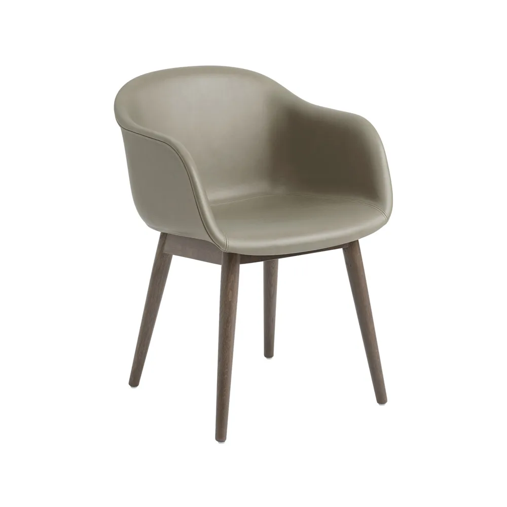 Chaise avec accoudoirs Fiber pieds en bois, cuir stone, pieds en chêne lasuré marron Muuto