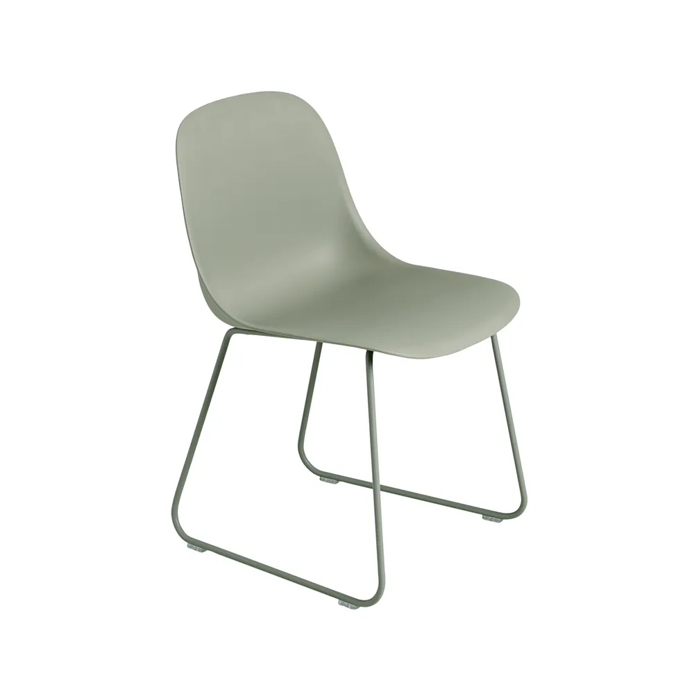 Chaise avec accoudoirs Fiber sled base, dusty green, pieds luge verts Muuto
