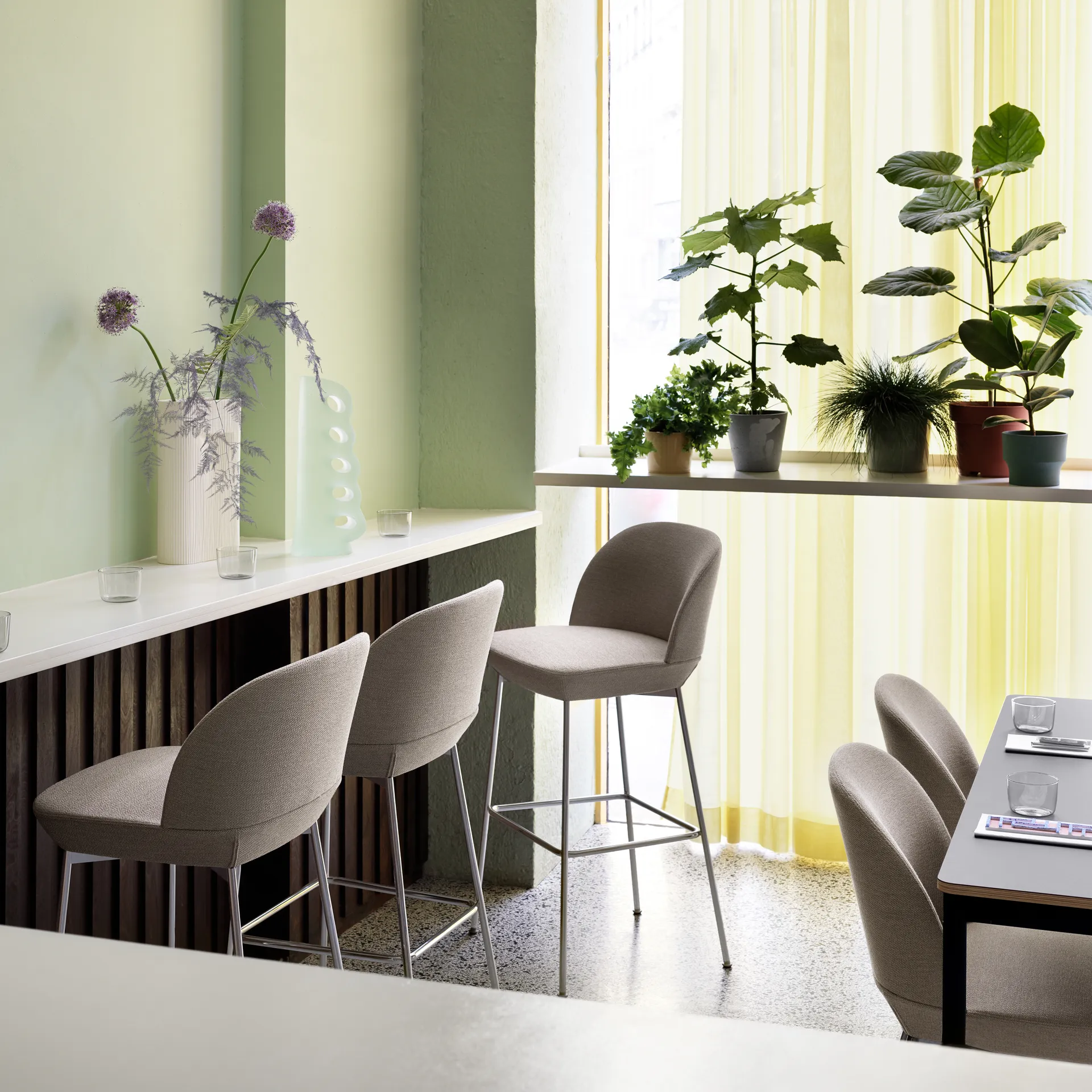 Chaise de bar Oslo Bar pieds chromés, Ocean 32 Muuto