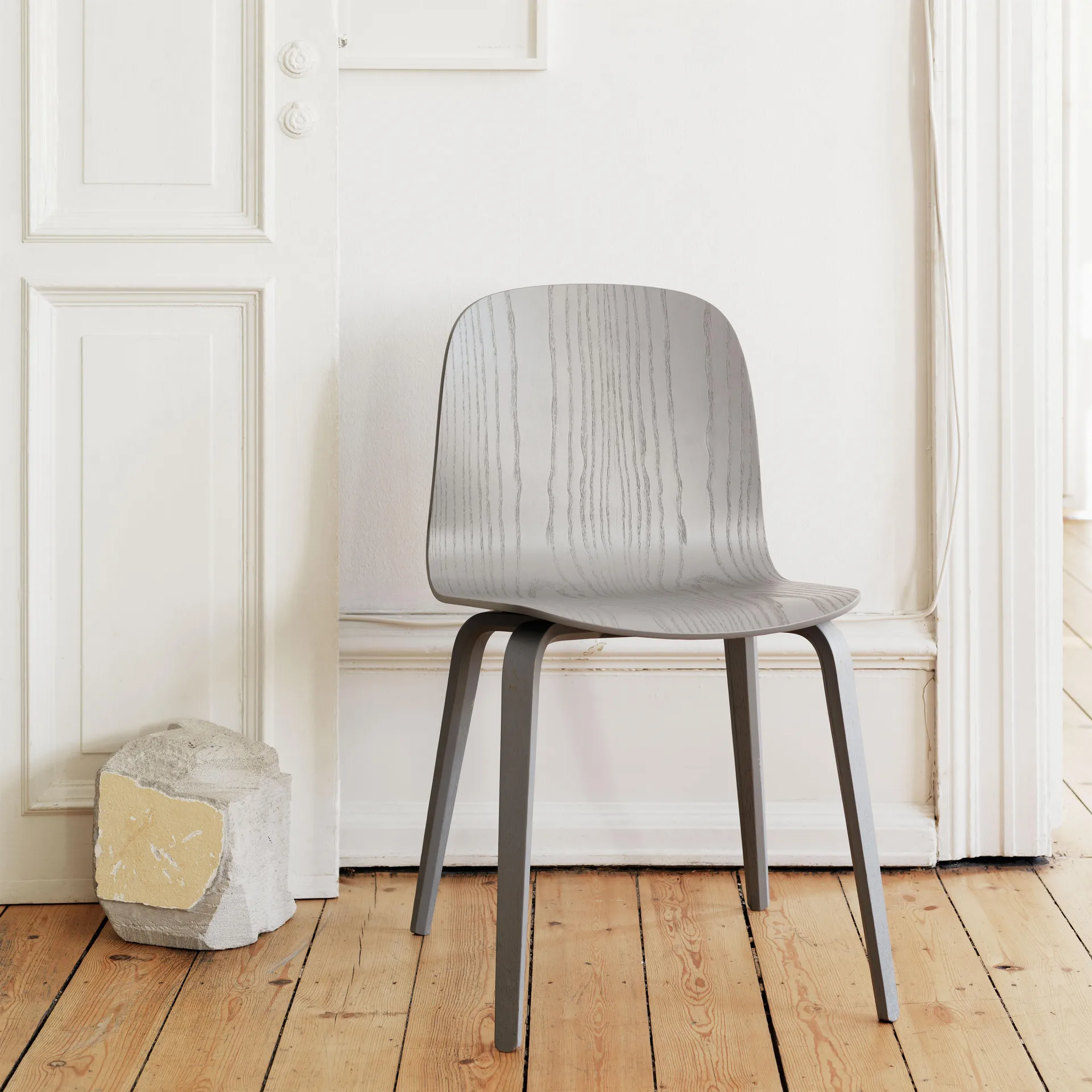 Chaise Visu Chair base en bois, gris Muuto