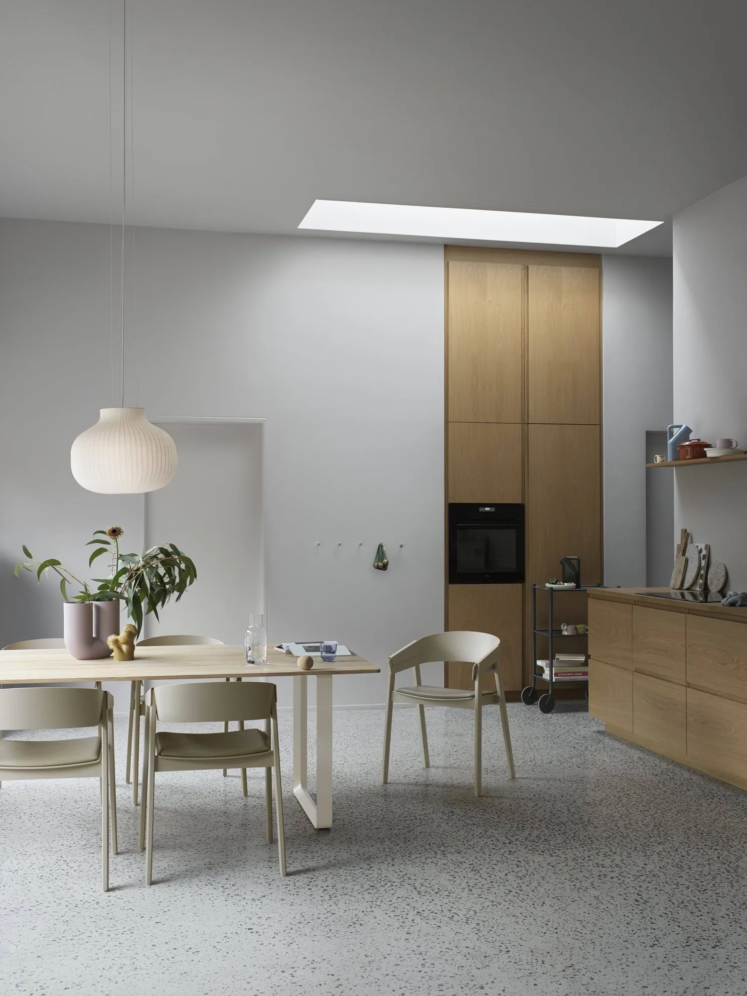 Dots Wood patère en bois, Olive clair, Ø13 cm Muuto