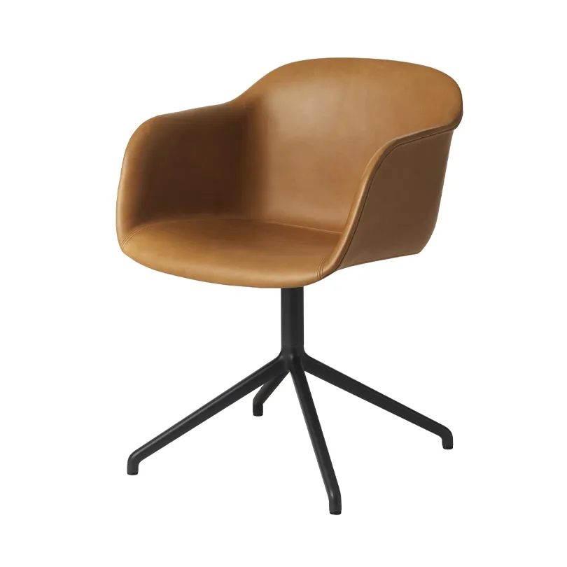 Fiber armchair avec base pivotante, cognac, structure noire Muuto