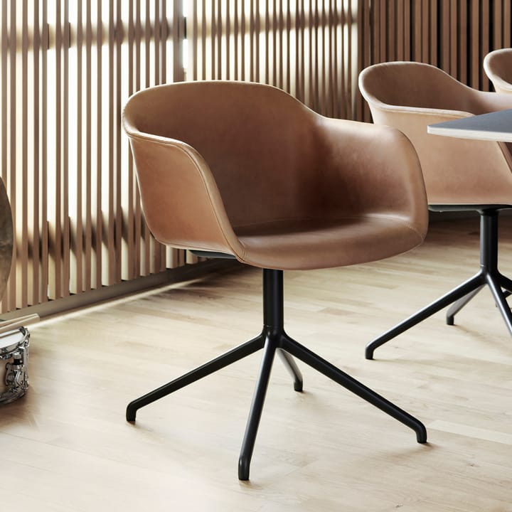 Fiber armchair chaise de bureau avec base pivotante  - Cuir noir-structure noire - Muuto