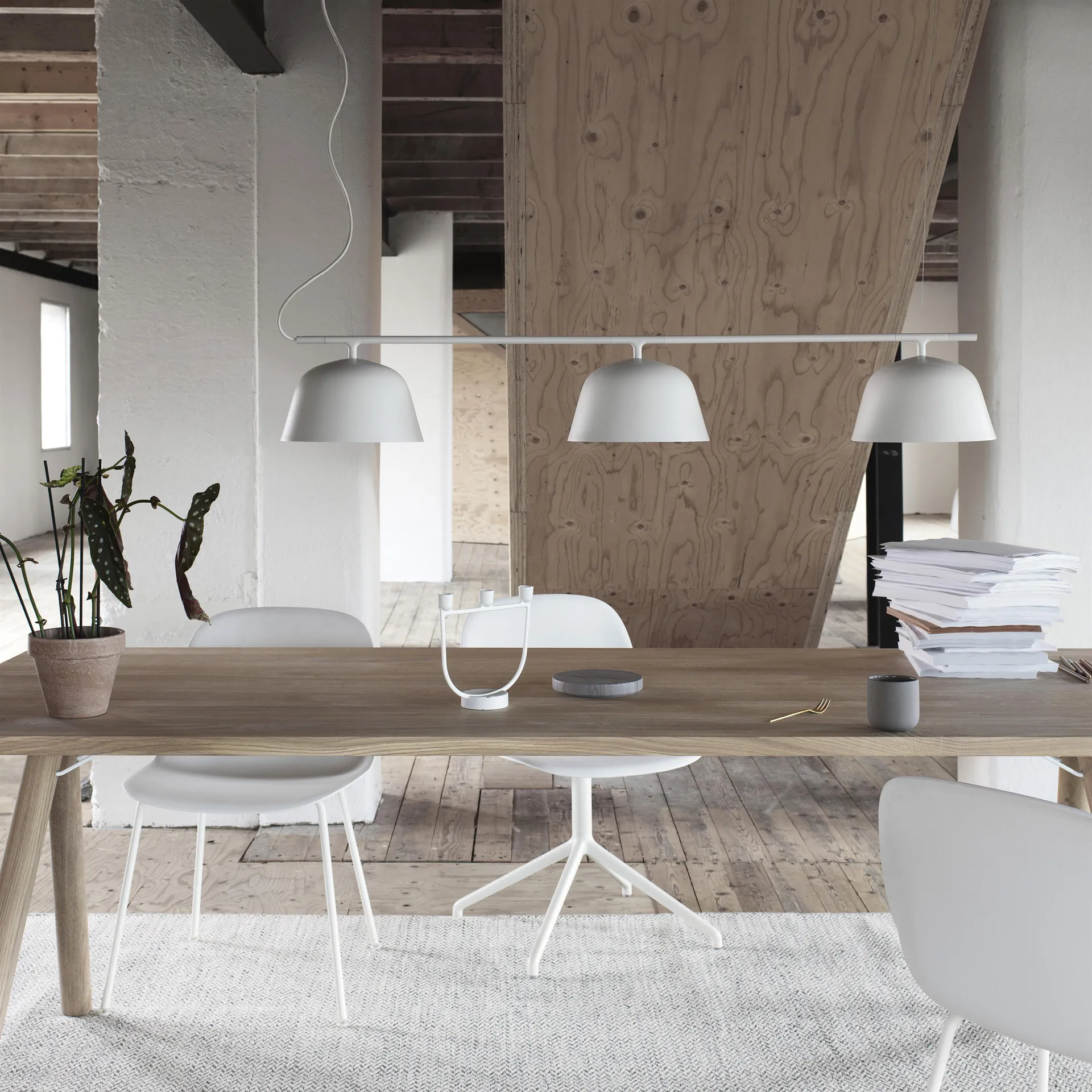 Lampe à suspension Ambit Rail, blanc Muuto