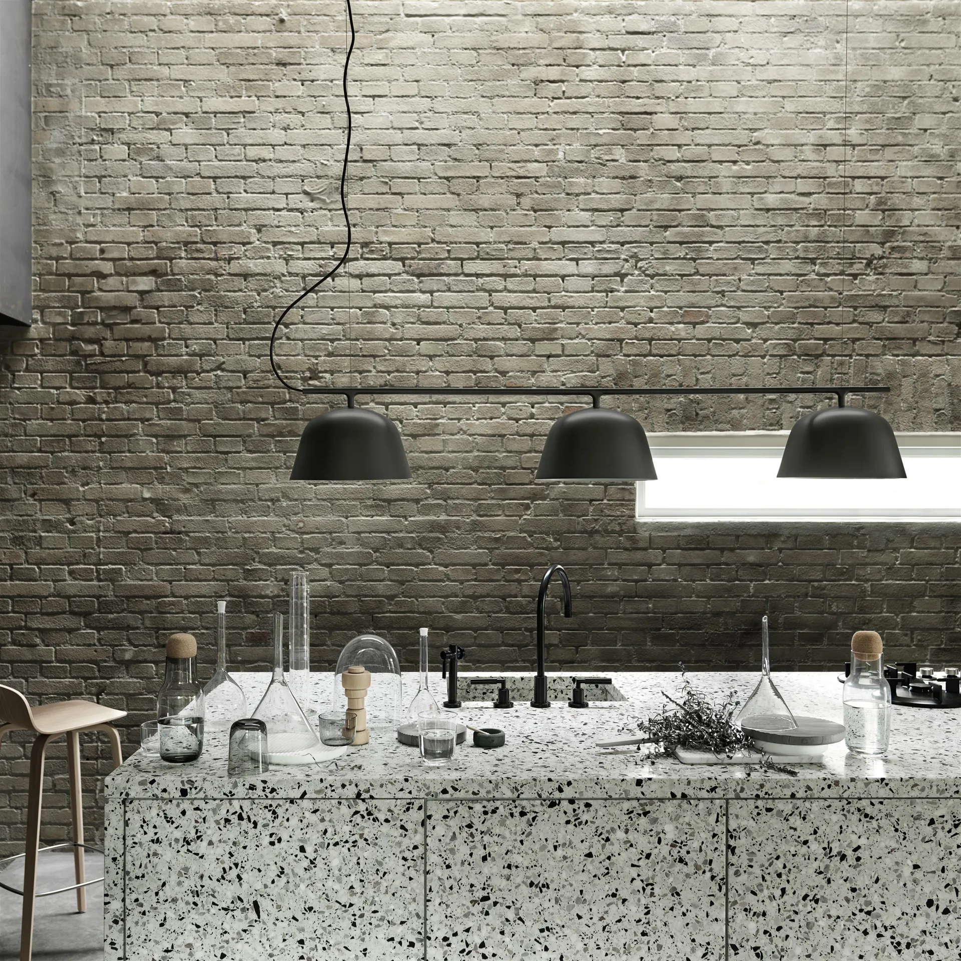 Lampe à suspension Ambit Rail, noir Muuto