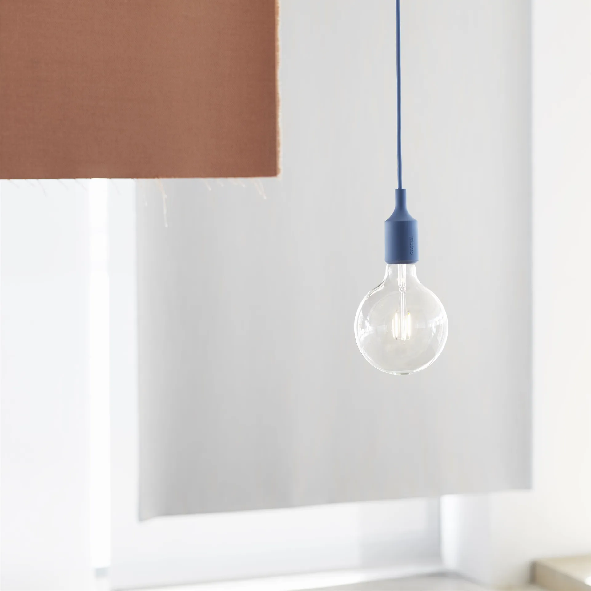 Lampe à suspension E27, Bleu clair Muuto