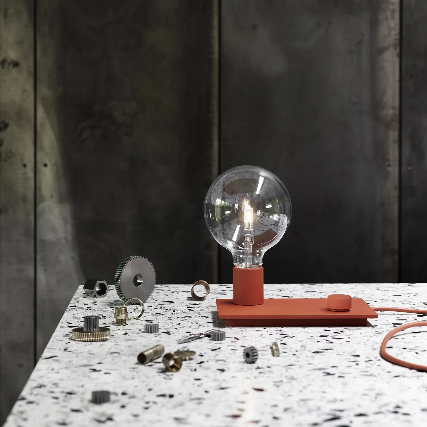 Lampe de table Control, rouge Muuto