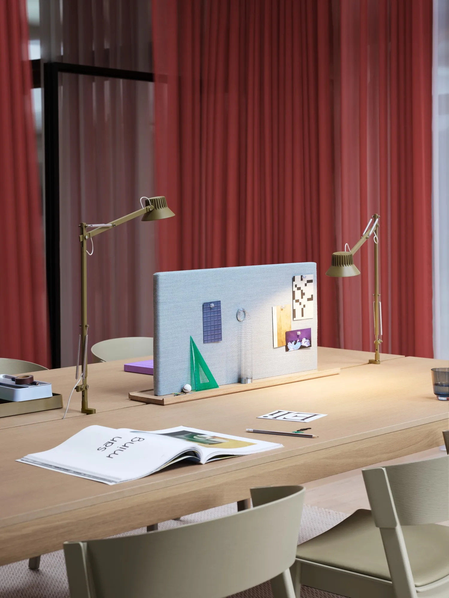 Lampe de table Dedicate L2 avec pince, Brown Green Muuto