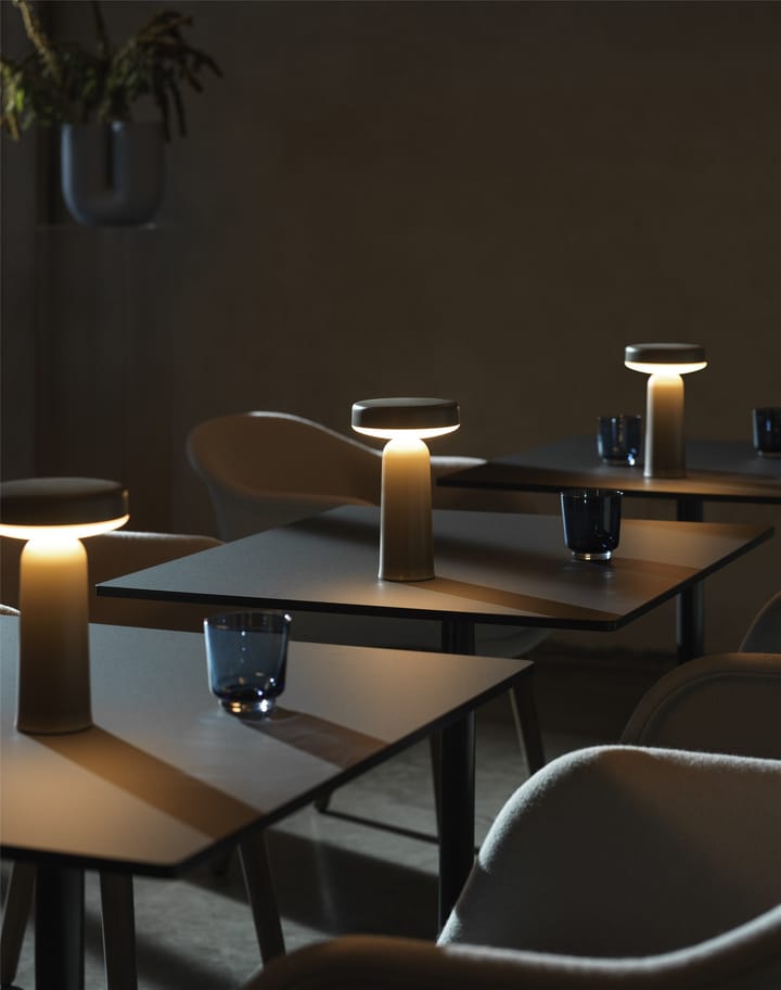 Lampe de table portable Ease 21,5 cm - Taupe - Muuto