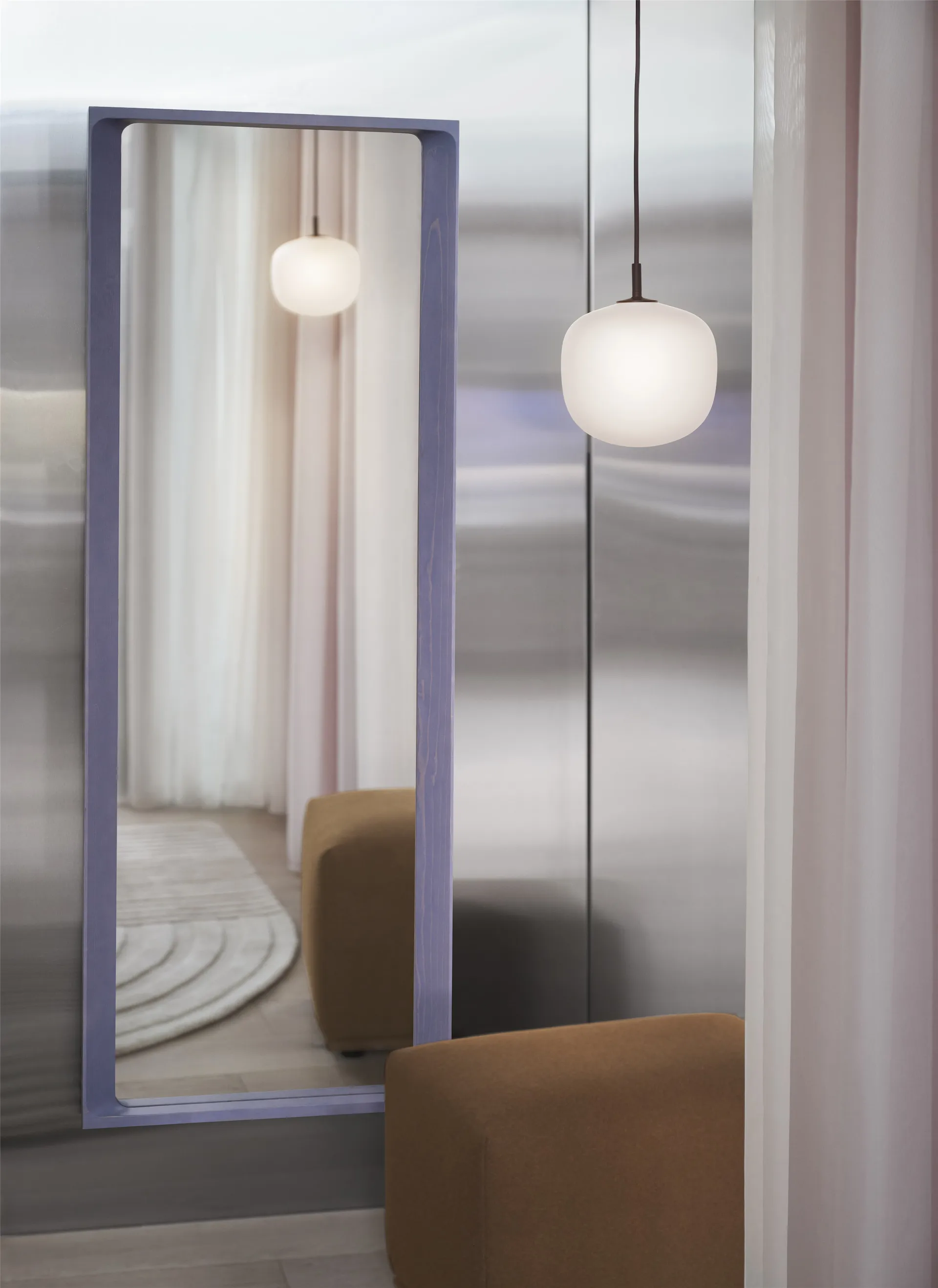 Miroir Arced 170x61 cm, Light lilac Muuto