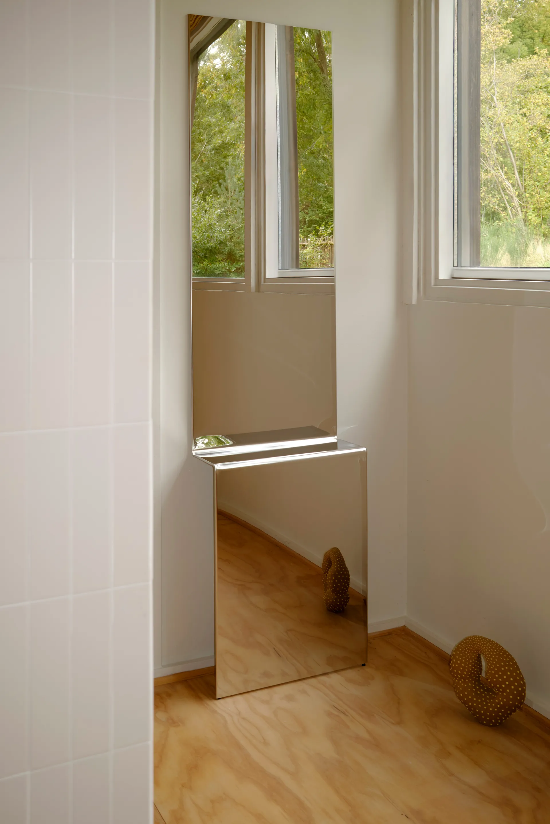 Miroir mural Pleat, Acier poli, 227x57 cm Muuto