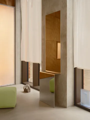 Miroir mural Pleat - Acier poli, 227x57 cm - Muuto