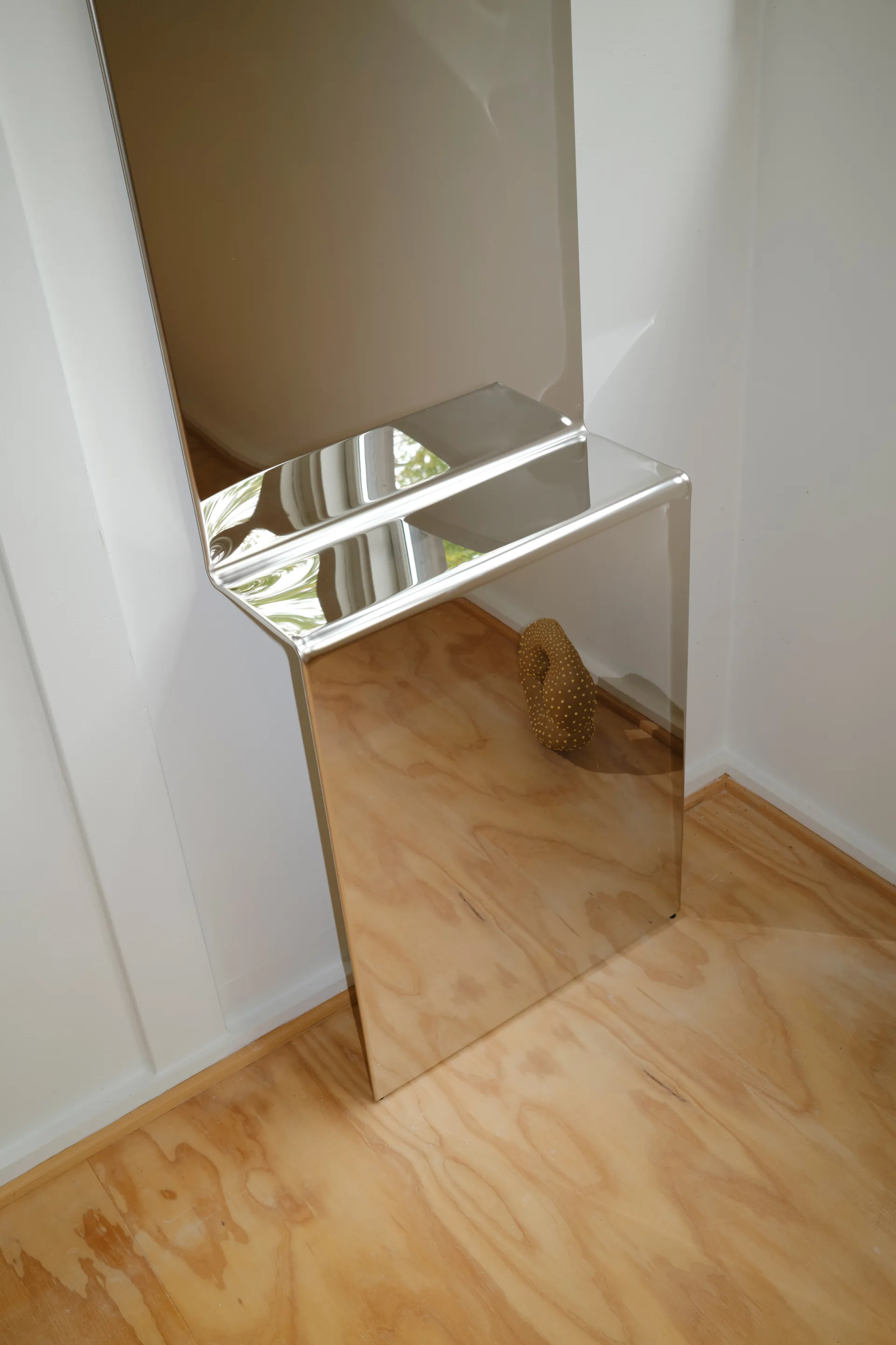 Miroir mural Pleat, Acier poli, 227x57 cm Muuto