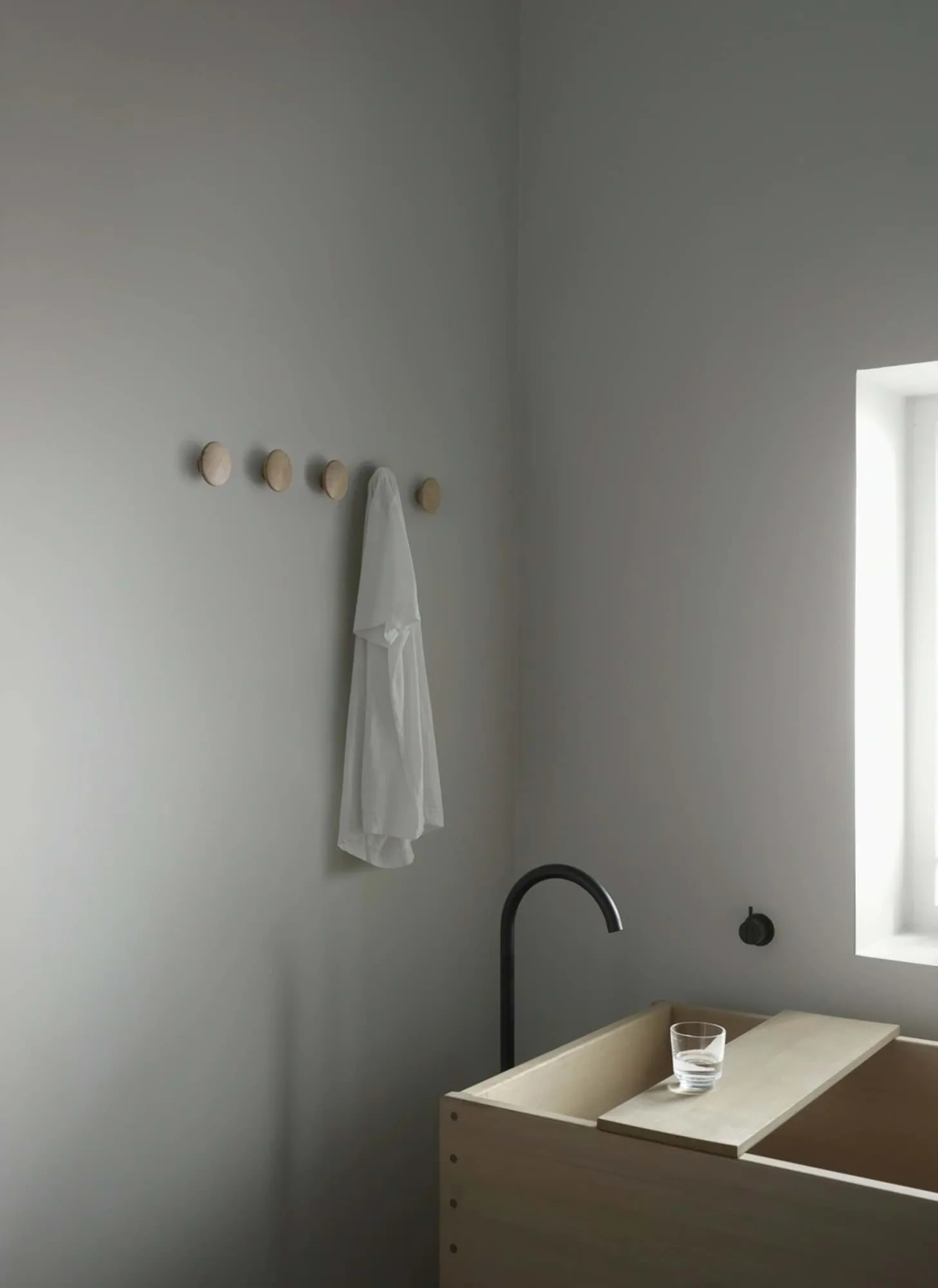 Patère The Dots chêne, XS Muuto