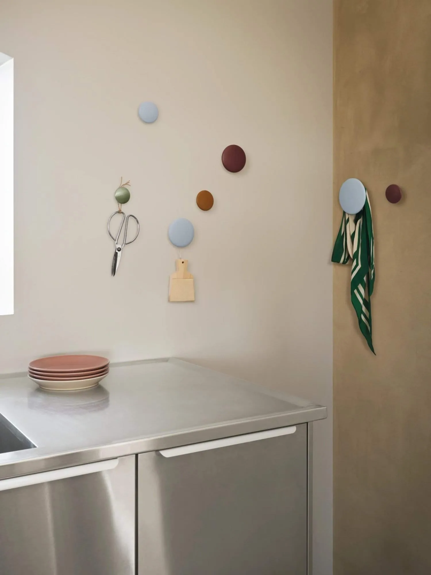 Patère The Dots - lot de 5, noir frêne teinté Muuto