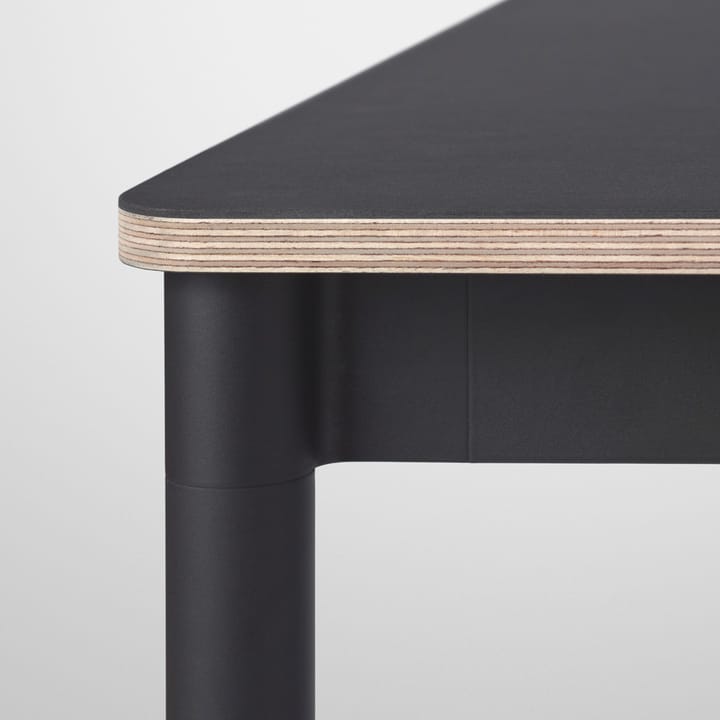 Table à manger Base - oak, structure noire, bord en contreplaqué, 250x90 cm - Muuto