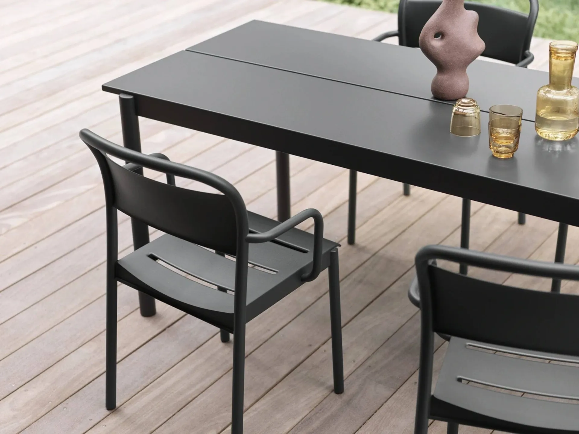 Table Linear steel table 220x90 cm, Black (RAL 7021) Muuto