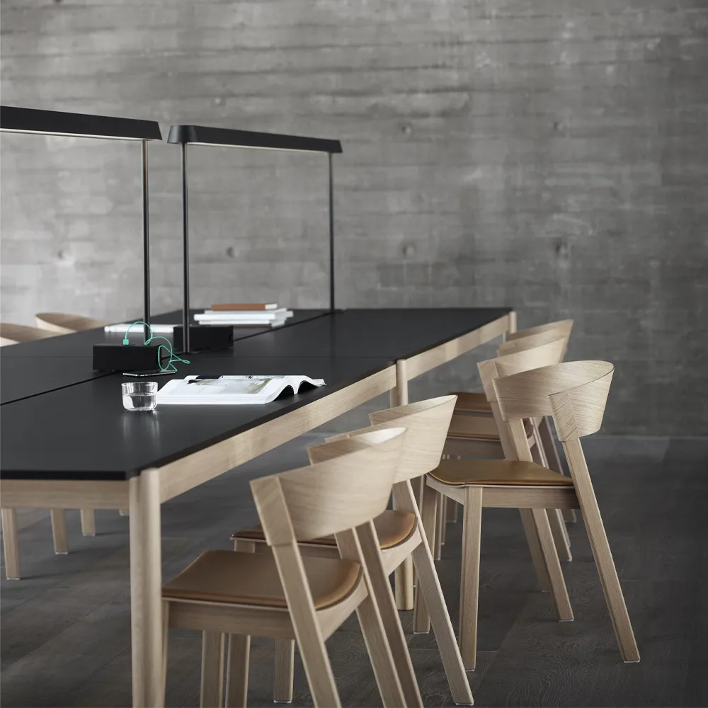 Table Linear System 142x240 cm, White laminate-White ABS-Oak Muuto