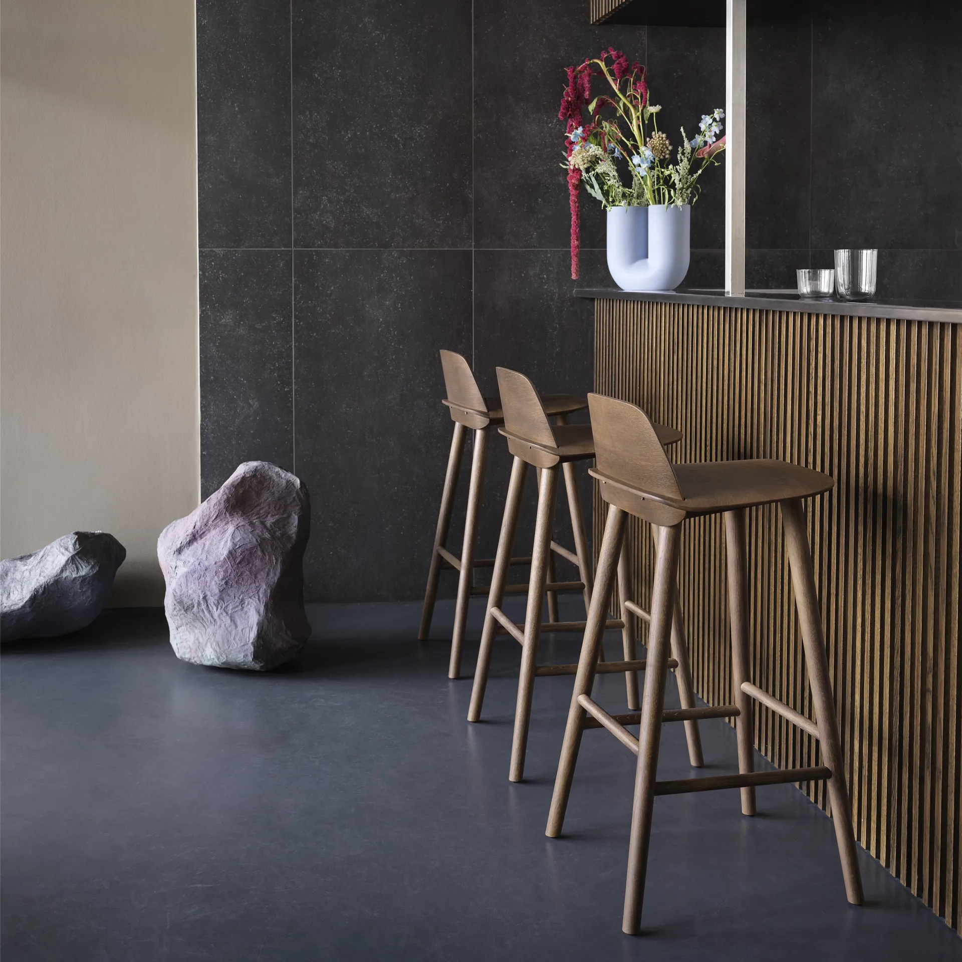 Tabouret de bar 65 cm Nerd, Stained dark brown Muuto