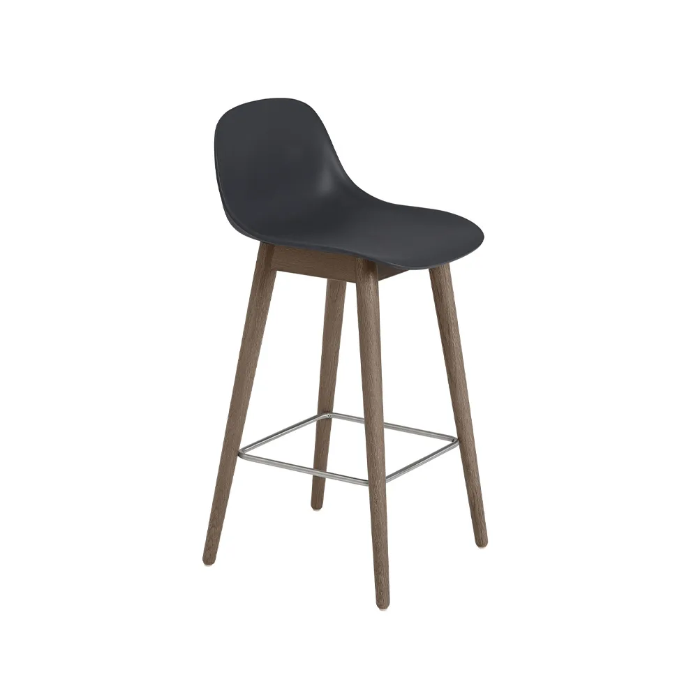 Tabouret de bar Fiber avec dossier 65 cm, Black-pieds lasurés marron foncé Muuto
