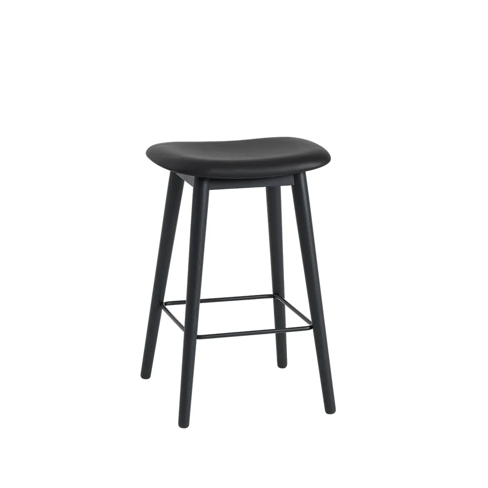 Tabouret Fiber counter 65 cm, cuir black, pieds noirs Muuto