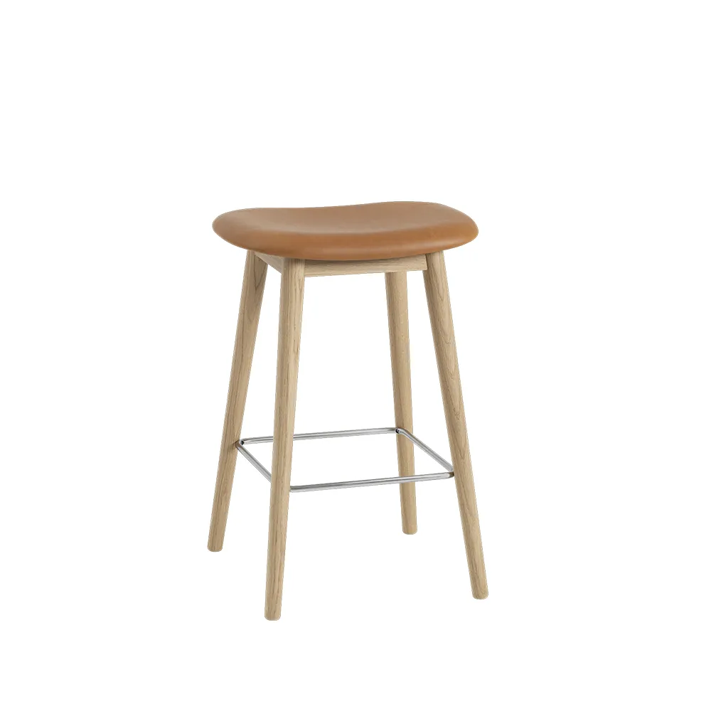 Tabouret Fiber counter 65 cm, cuir cognac, pieds en chêne Muuto
