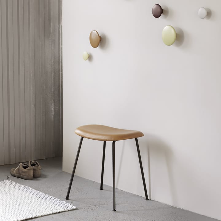 Tabouret Fiber, cuir black, structure en acier noir Muuto