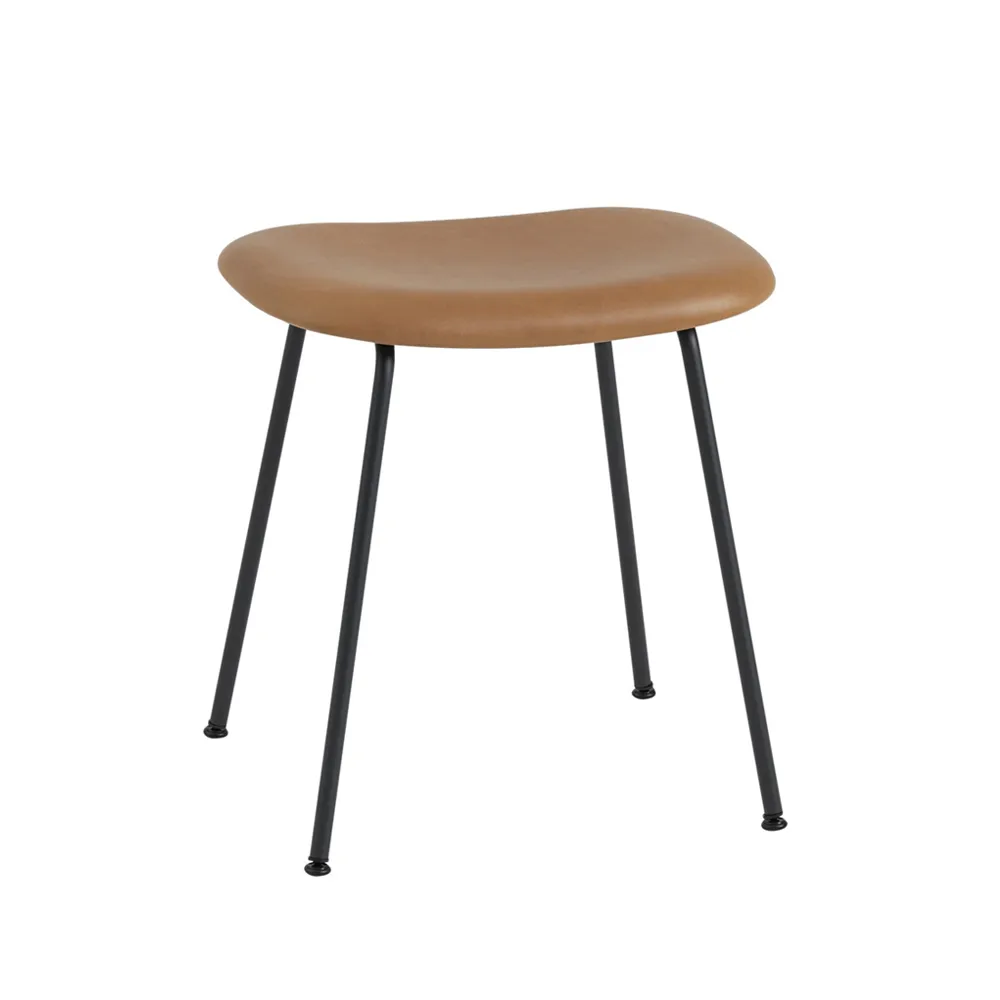 Tabouret Fiber, cuir cognac, structure en acier noir Muuto