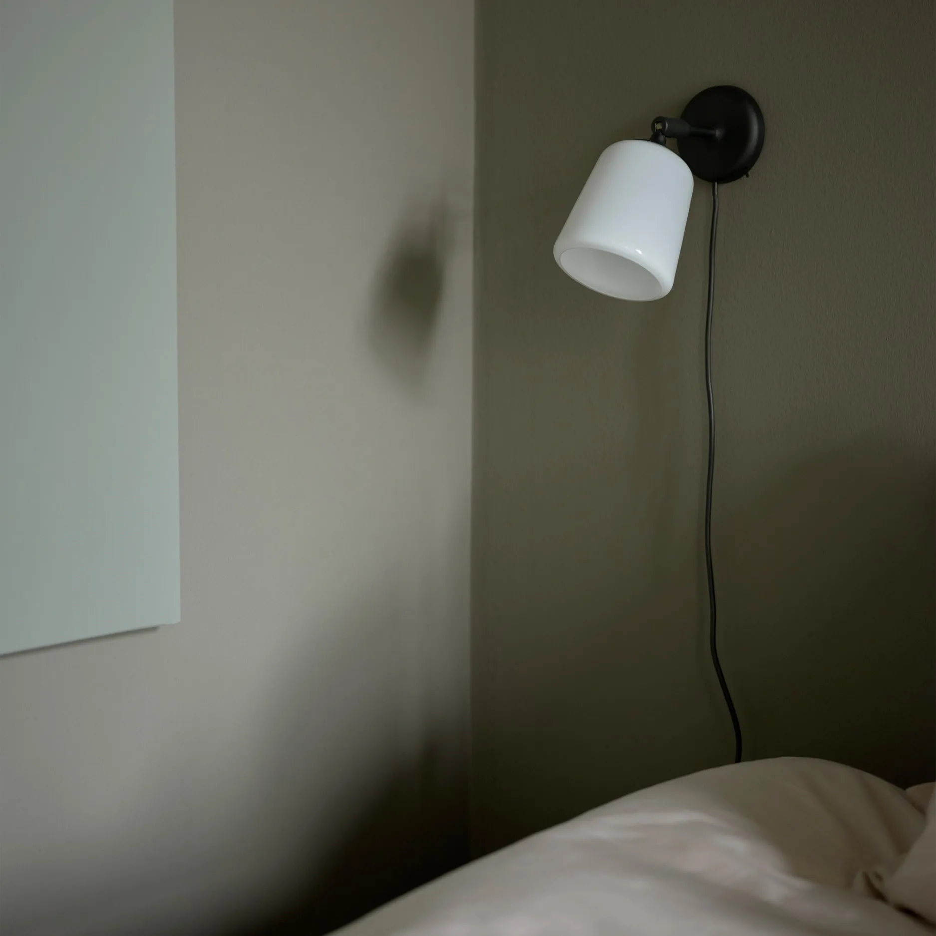 Applique murale Material, White opal glass New Works