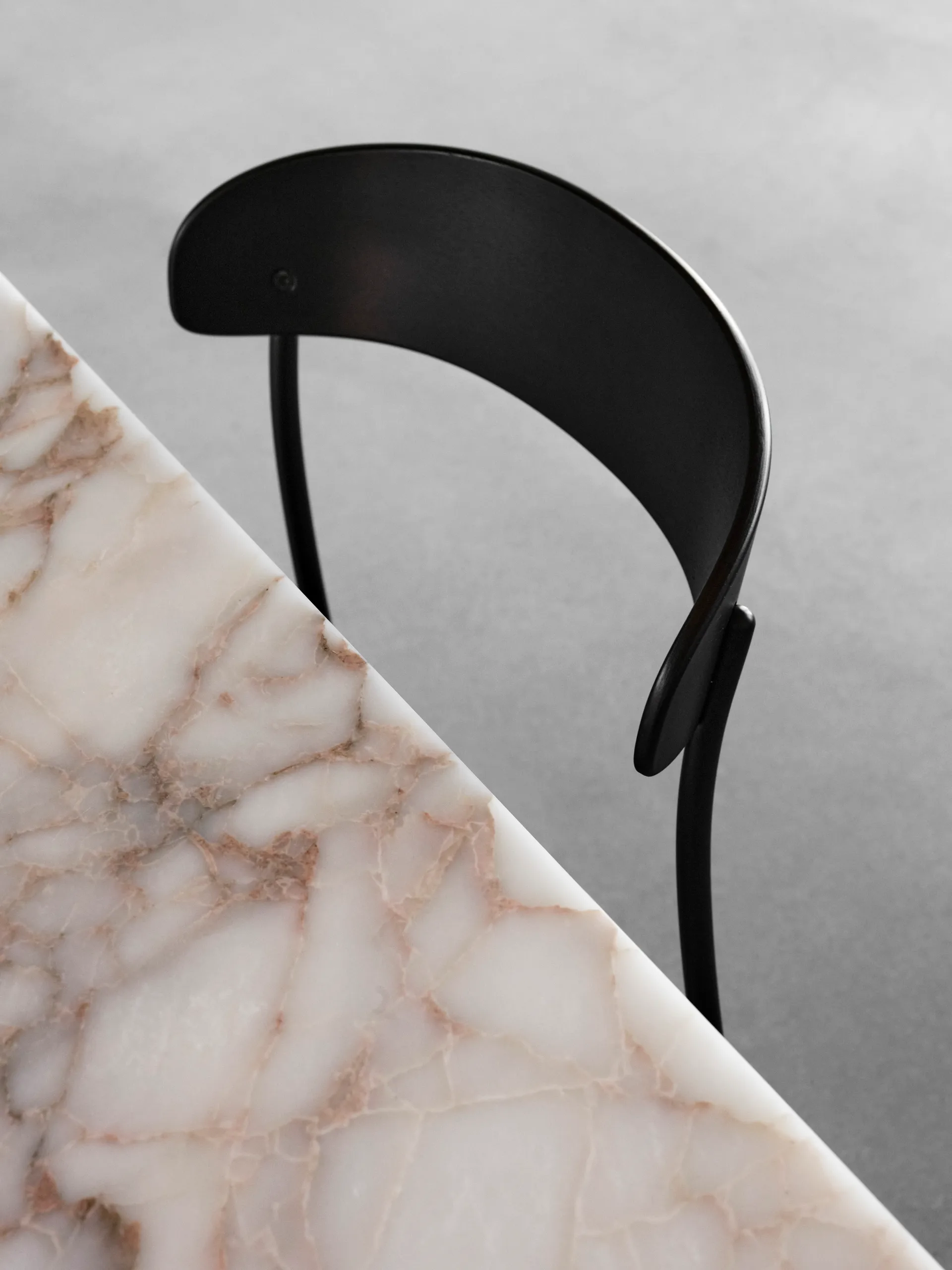 Chaise Missing, Frêne noir New Works