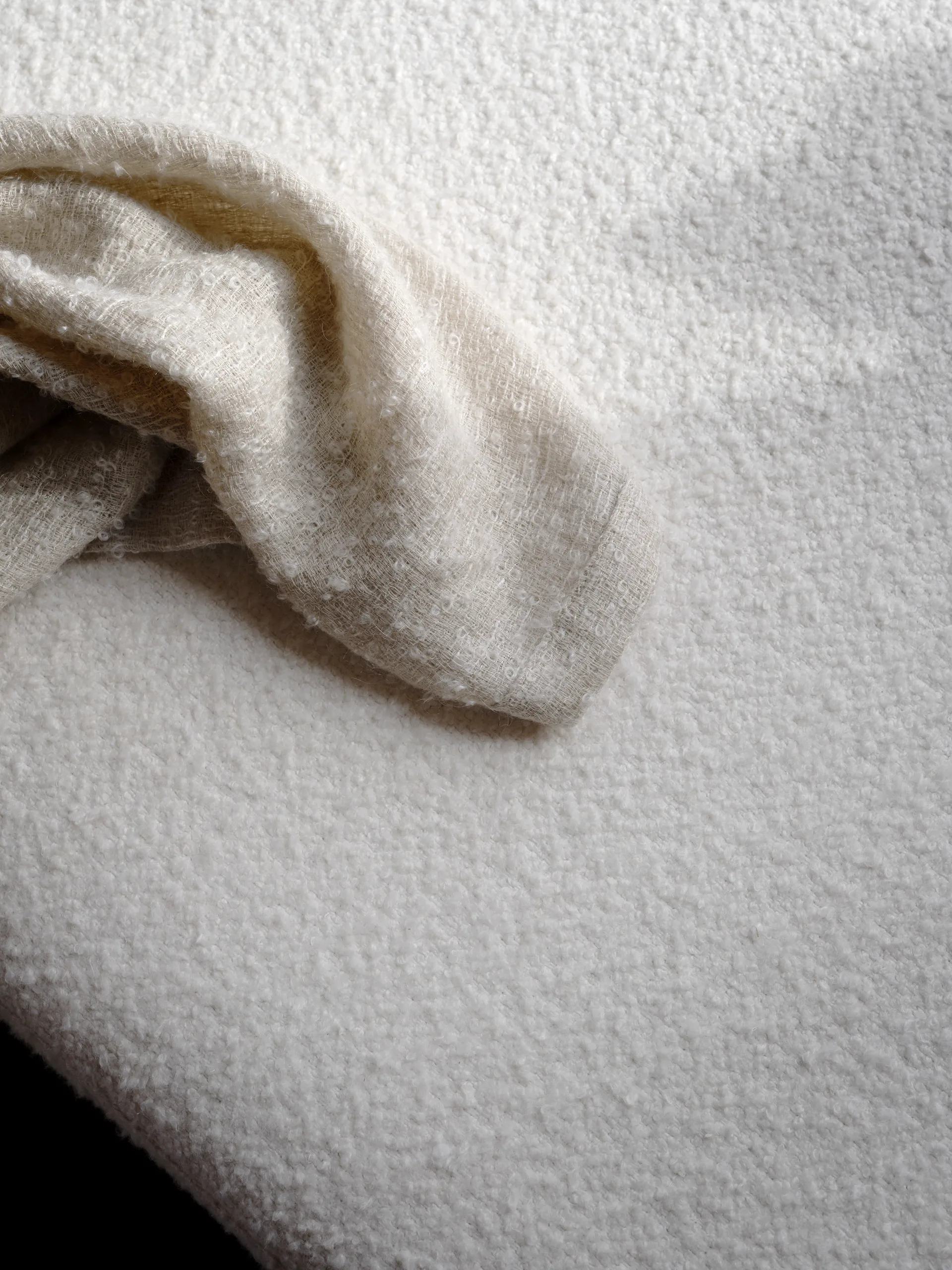 Divan Mass 200x75x51 cm, Karakorum ivory 001-walnut New Works