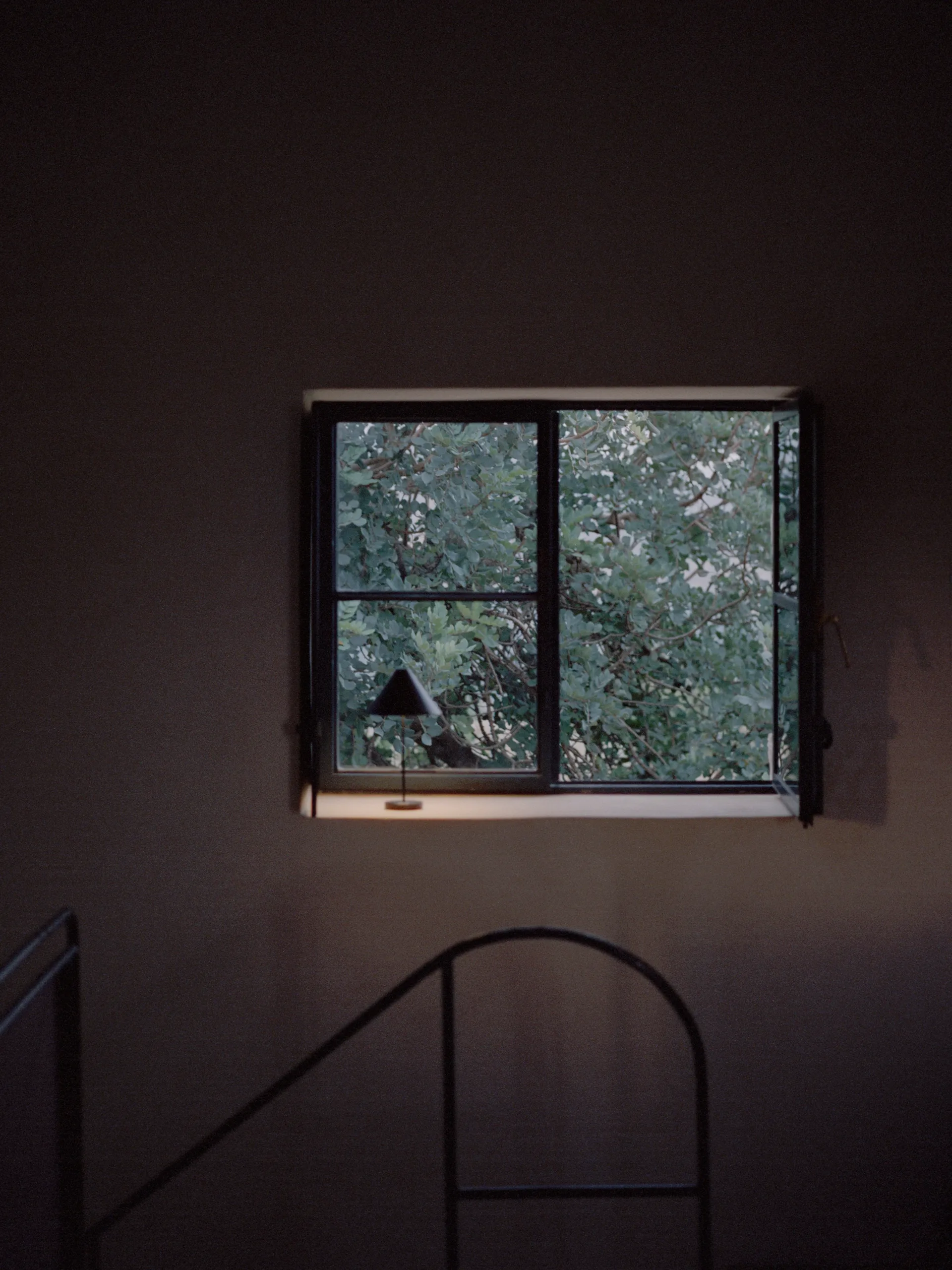 Lampe de table Brolly portable, Steel black New Works