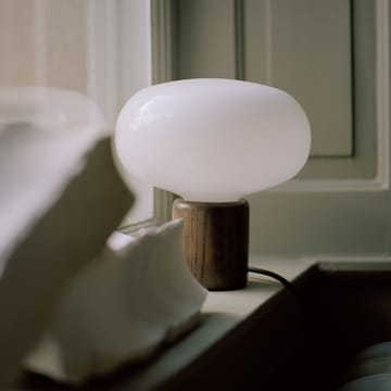 Lampe de table Karl-Johan - Smoked oak-white opal glass - New Works