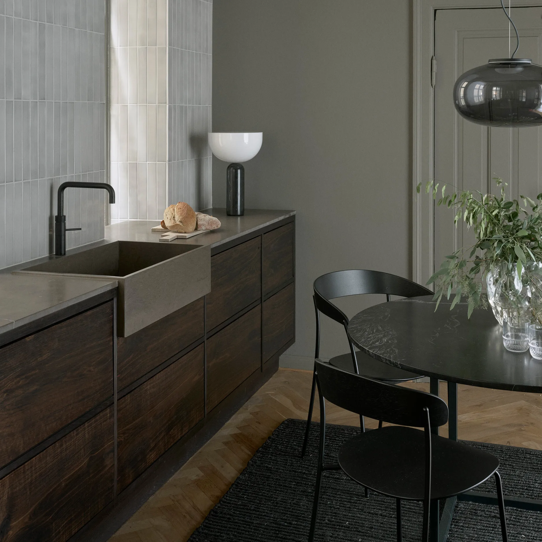 Lampe de table Kizu large, Black marble New Works