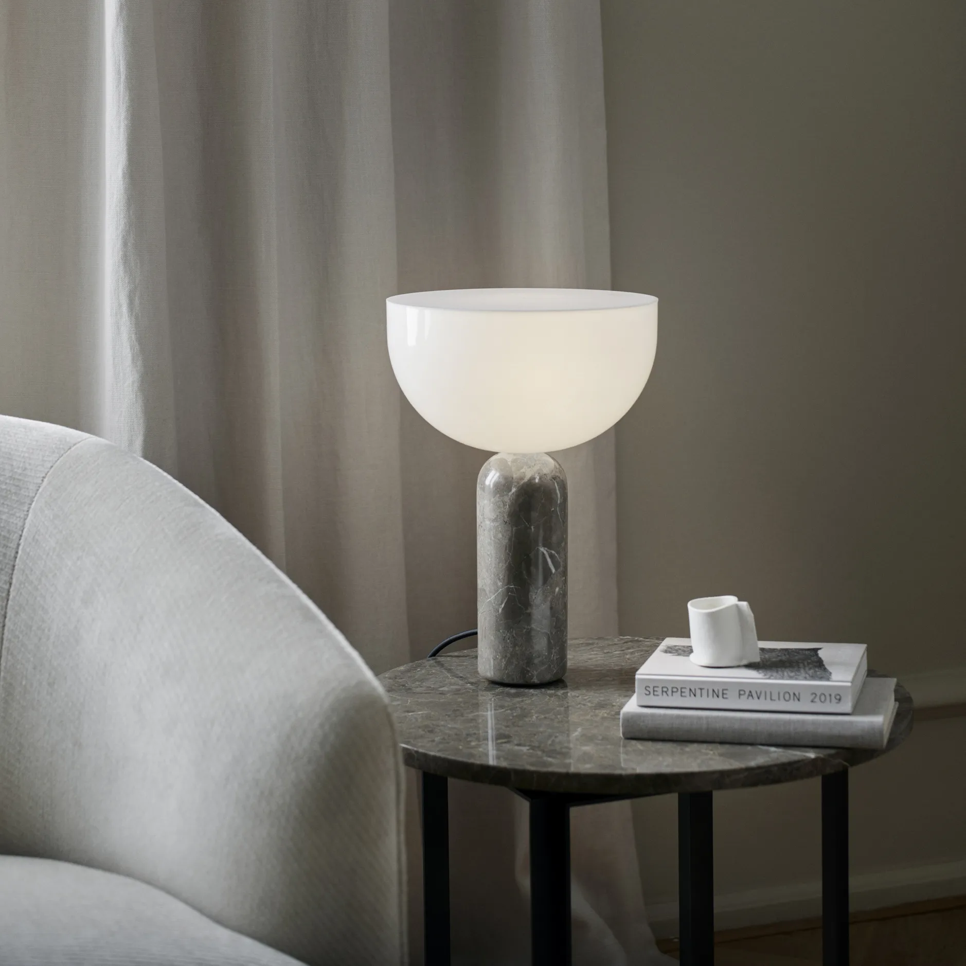 Lampe de table Kizu small, Gris du marais New Works