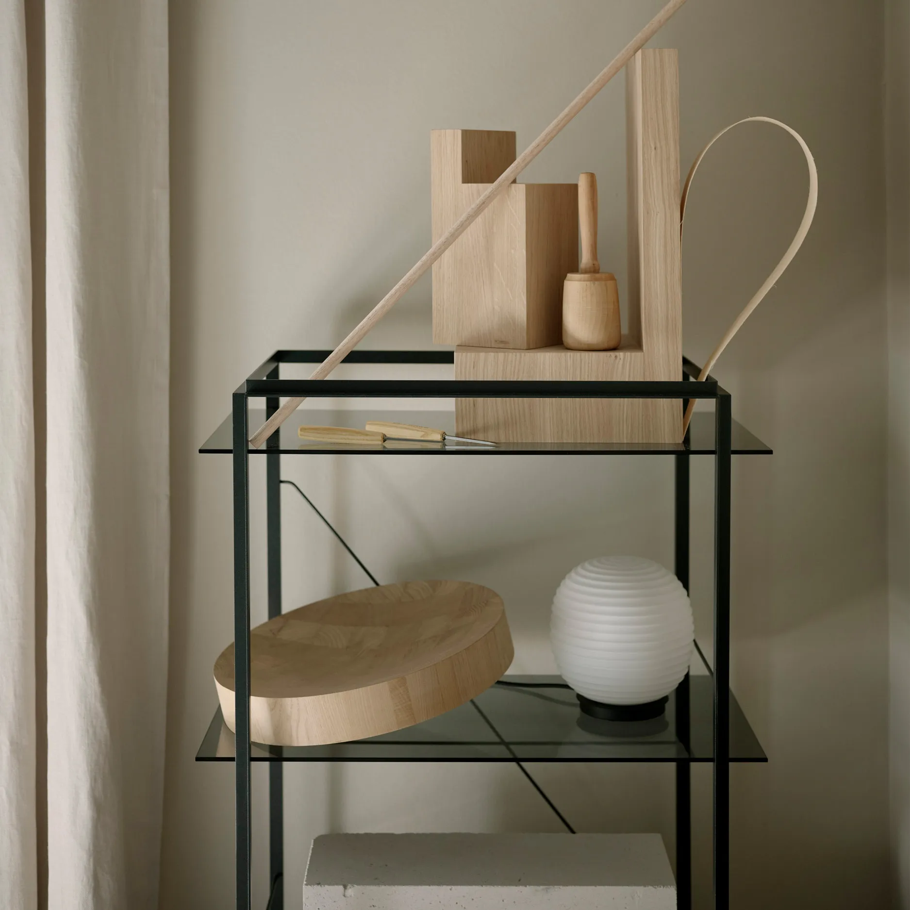 Lampe de table Lantern Globe small, Frosted white opal glass New Works