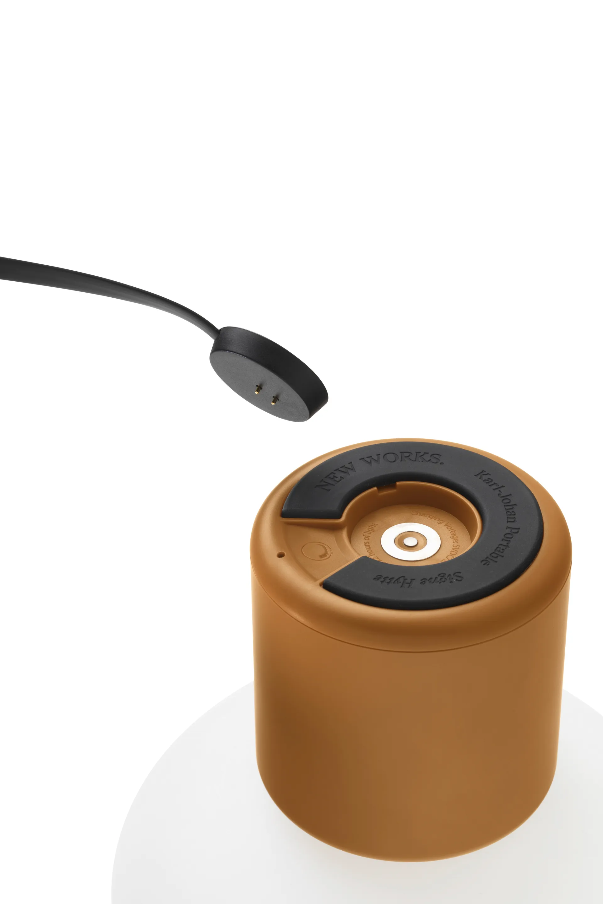 Lampe de table portable Karl-Johan, Ochre yellow New Works