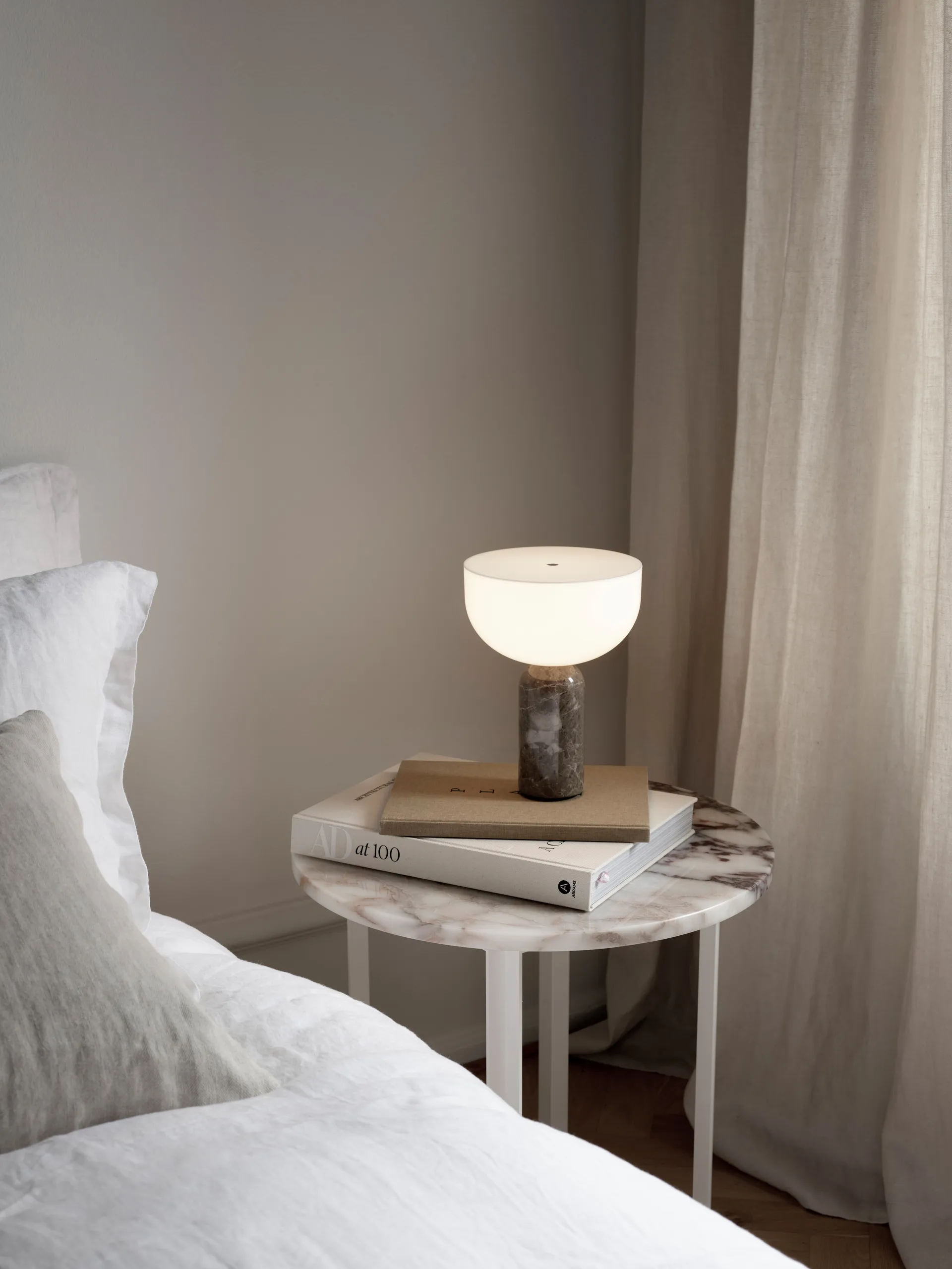 Lampe de table portable Kizu, Gris du marais New Works