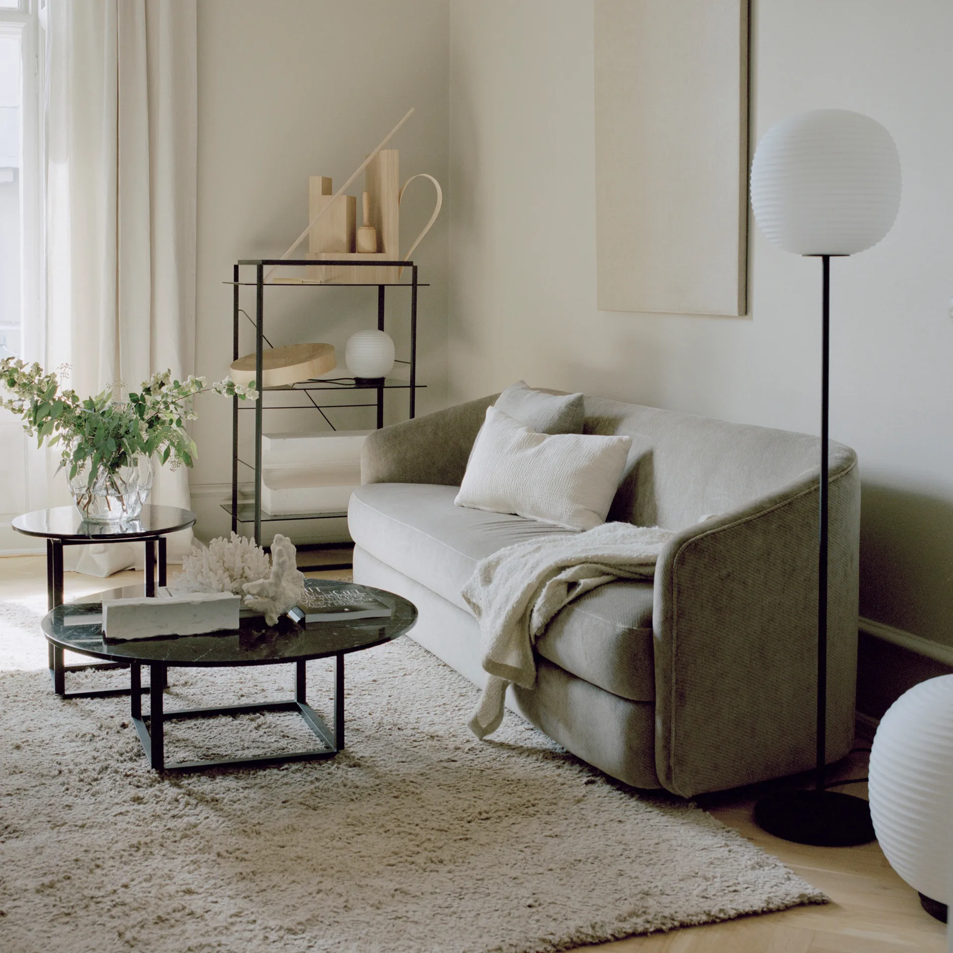 Lampe sur pied Lantern moyen, Frosted white opal glass New Works