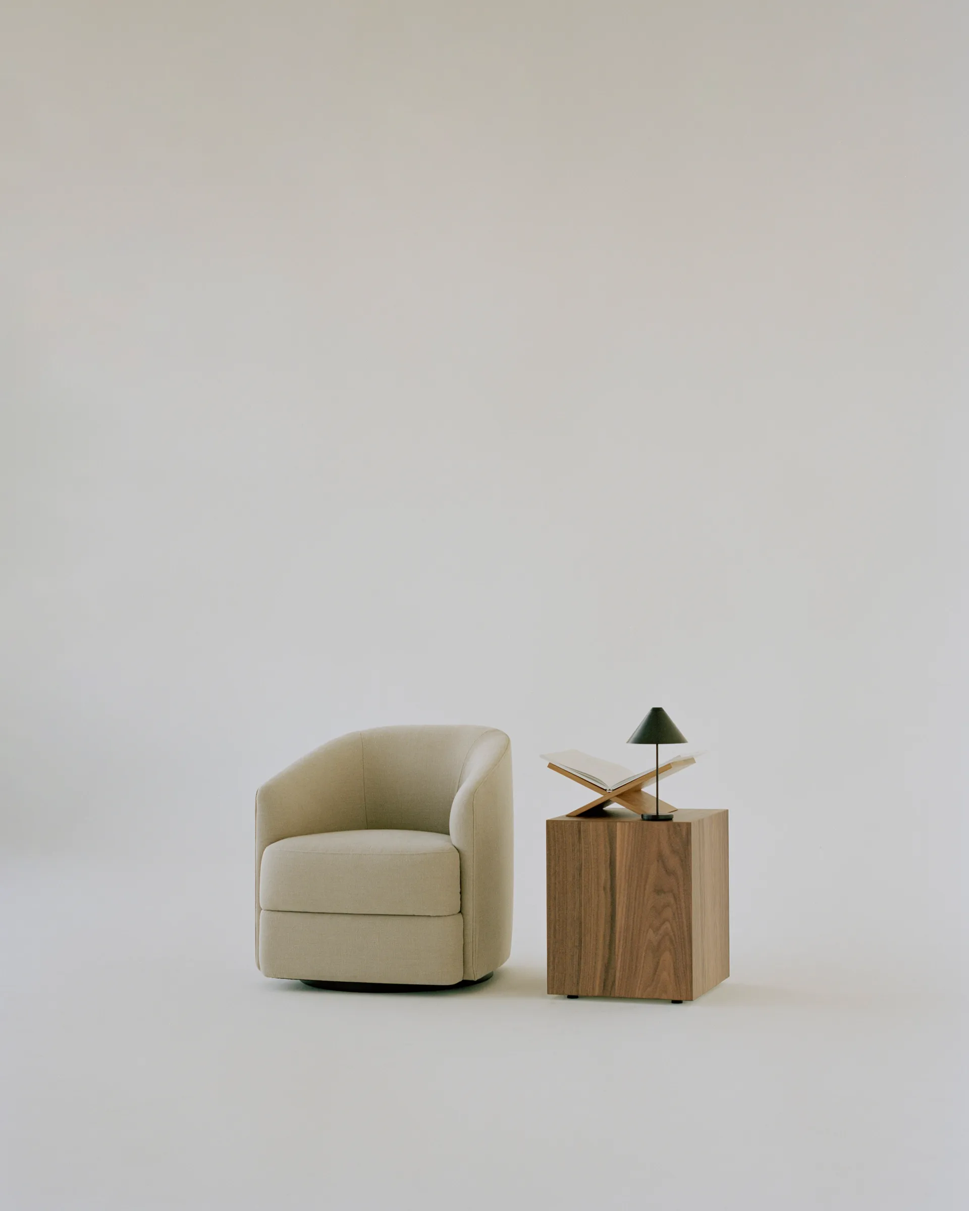 Table d'appoint Mass 40x40x47 cm, Walnut New Works