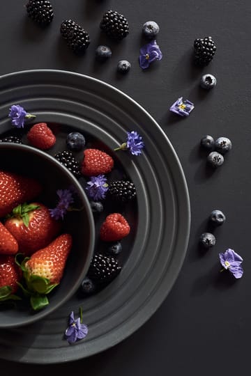 Assiette Lines Ø27 cm - Gris foncé - NJRD