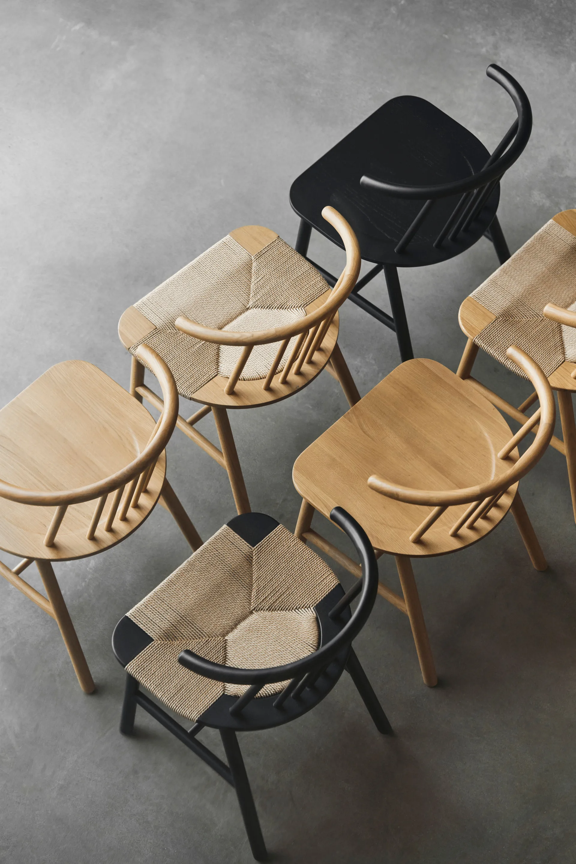 Chaise de salle à manger VIOR assise tressée, Chêne laqué-naturel, lot de 2 NJRD