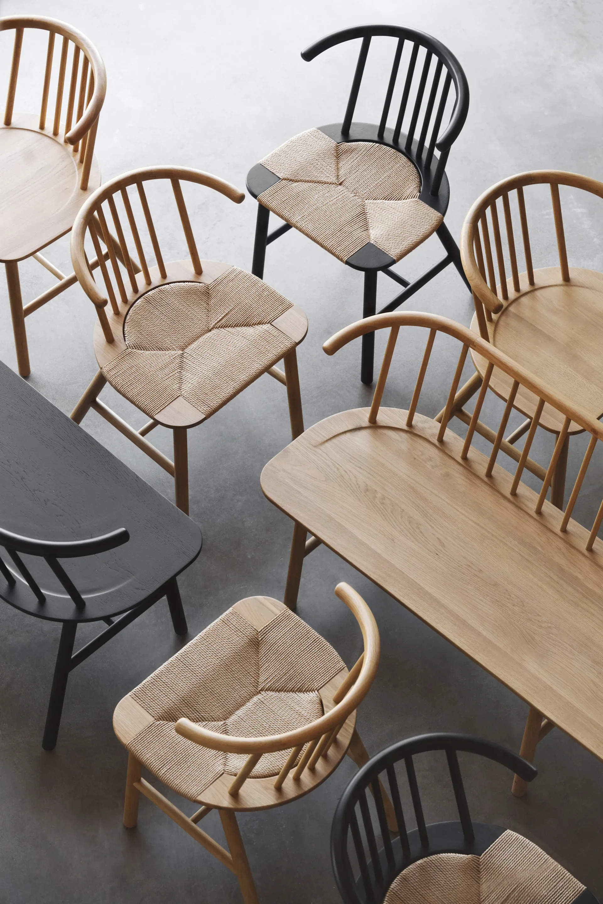 Chaise de salle à manger VIOR assise tressée, Chêne laqué-naturel, lot de 6 NJRD