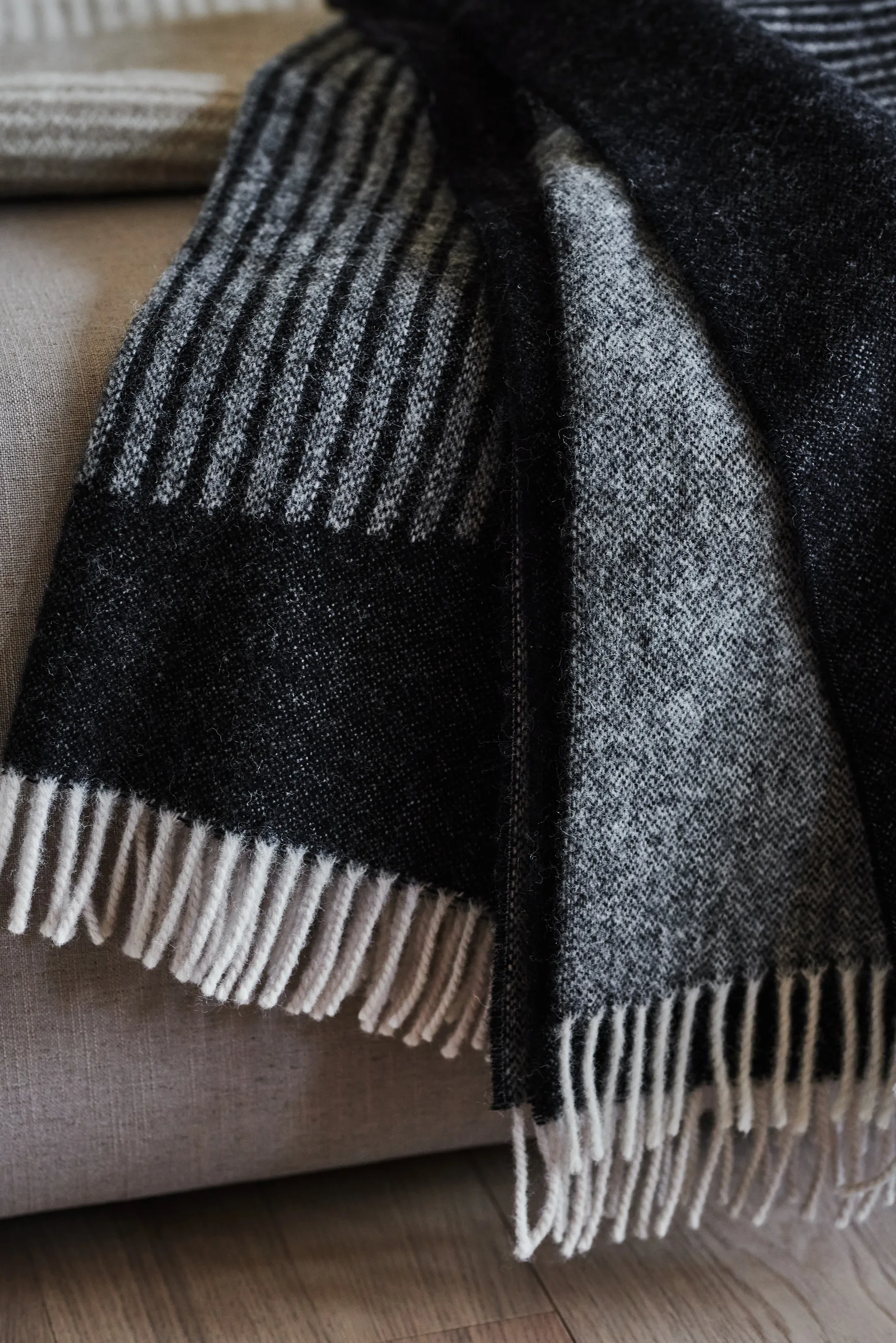 Plaid en laine Circles 130x185 cm, Noir NJRD